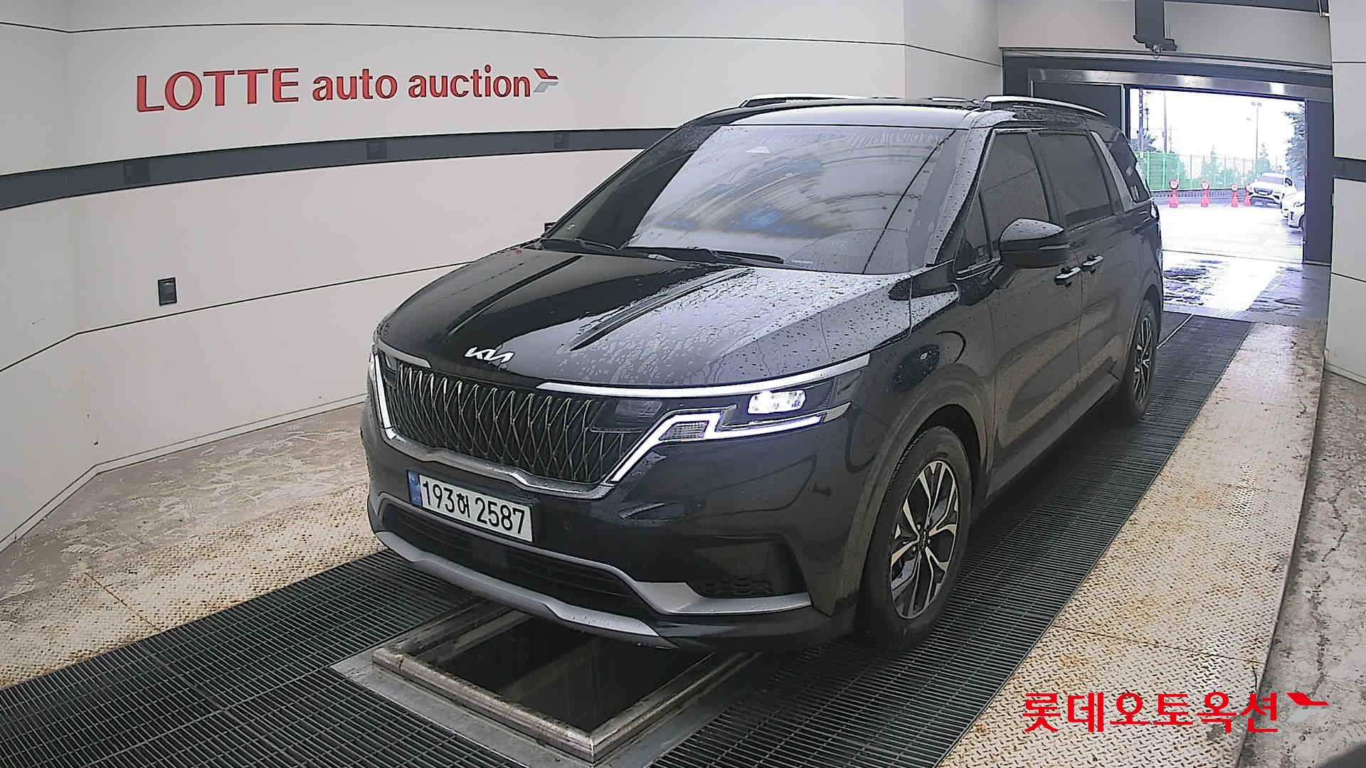 2023 - kia carnival