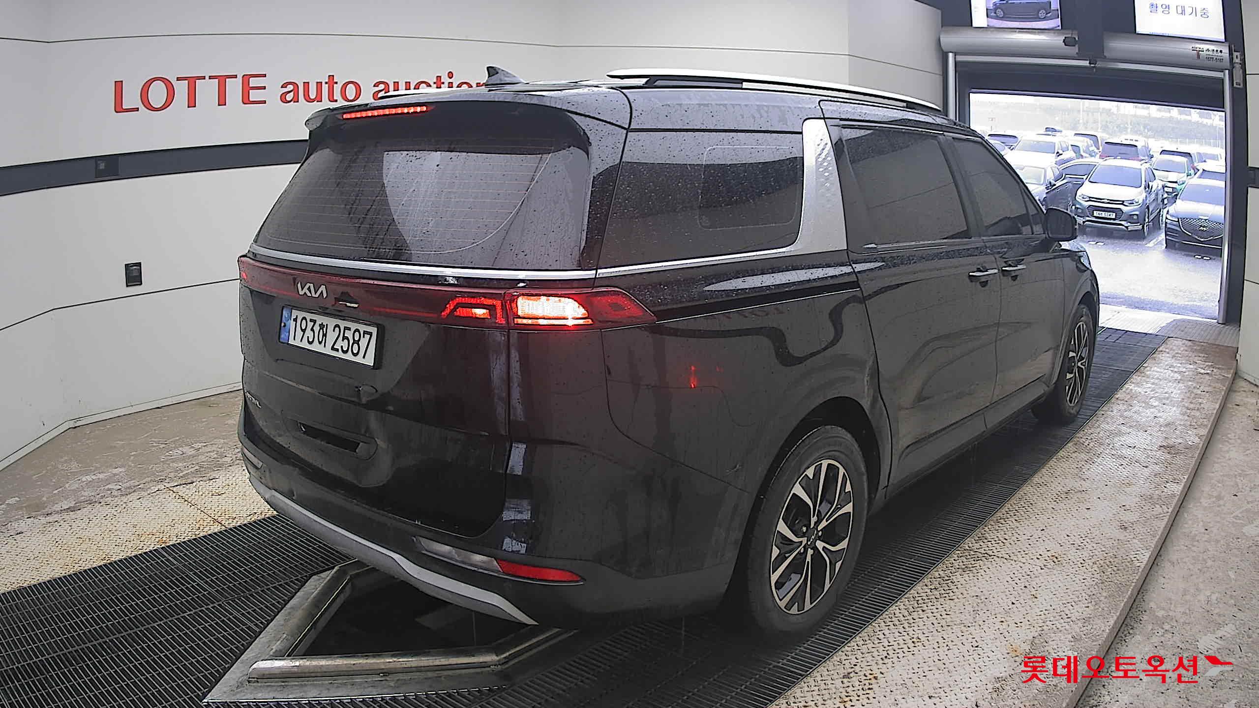 2023 - kia carnival