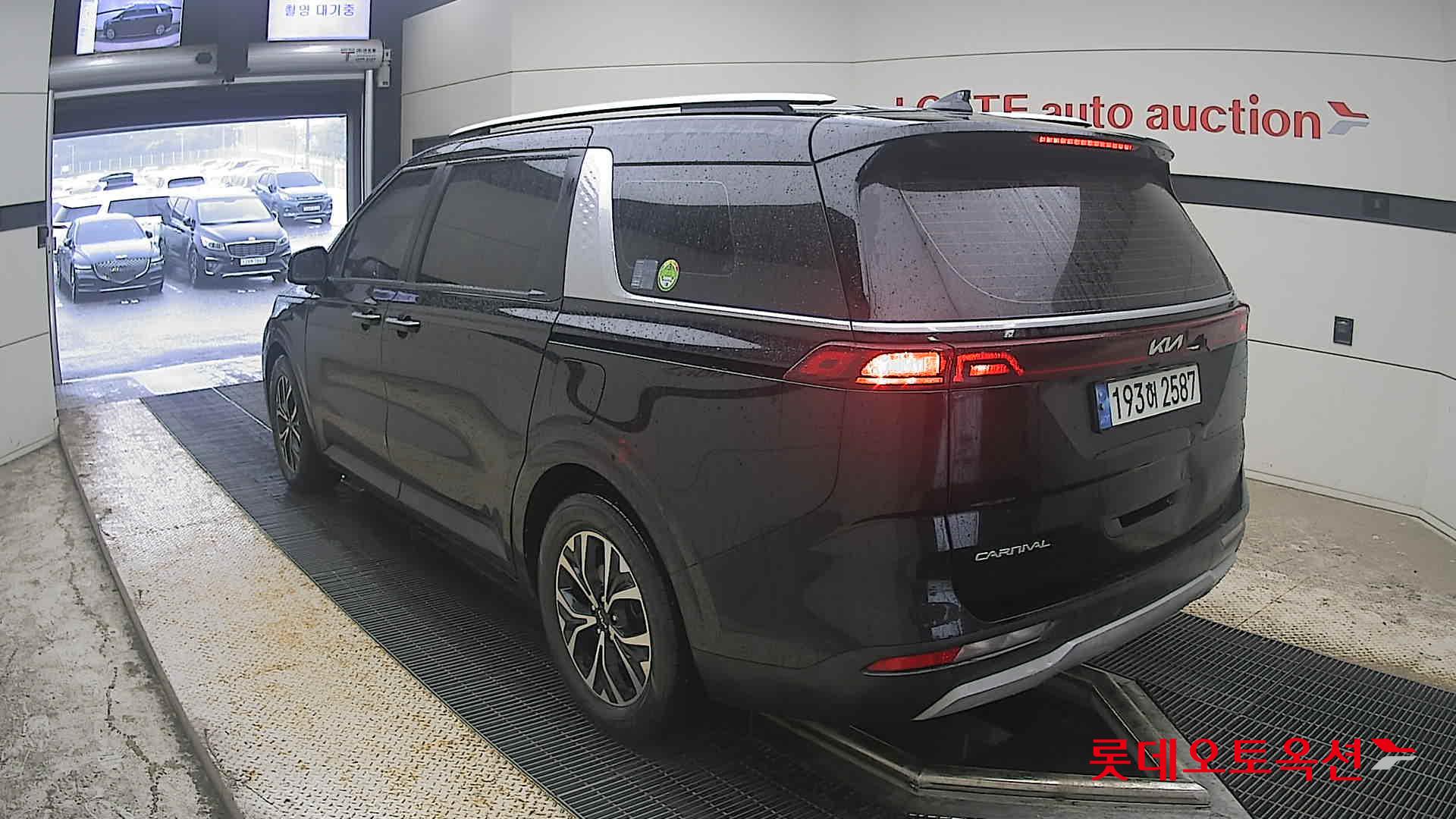 2023 - kia carnival