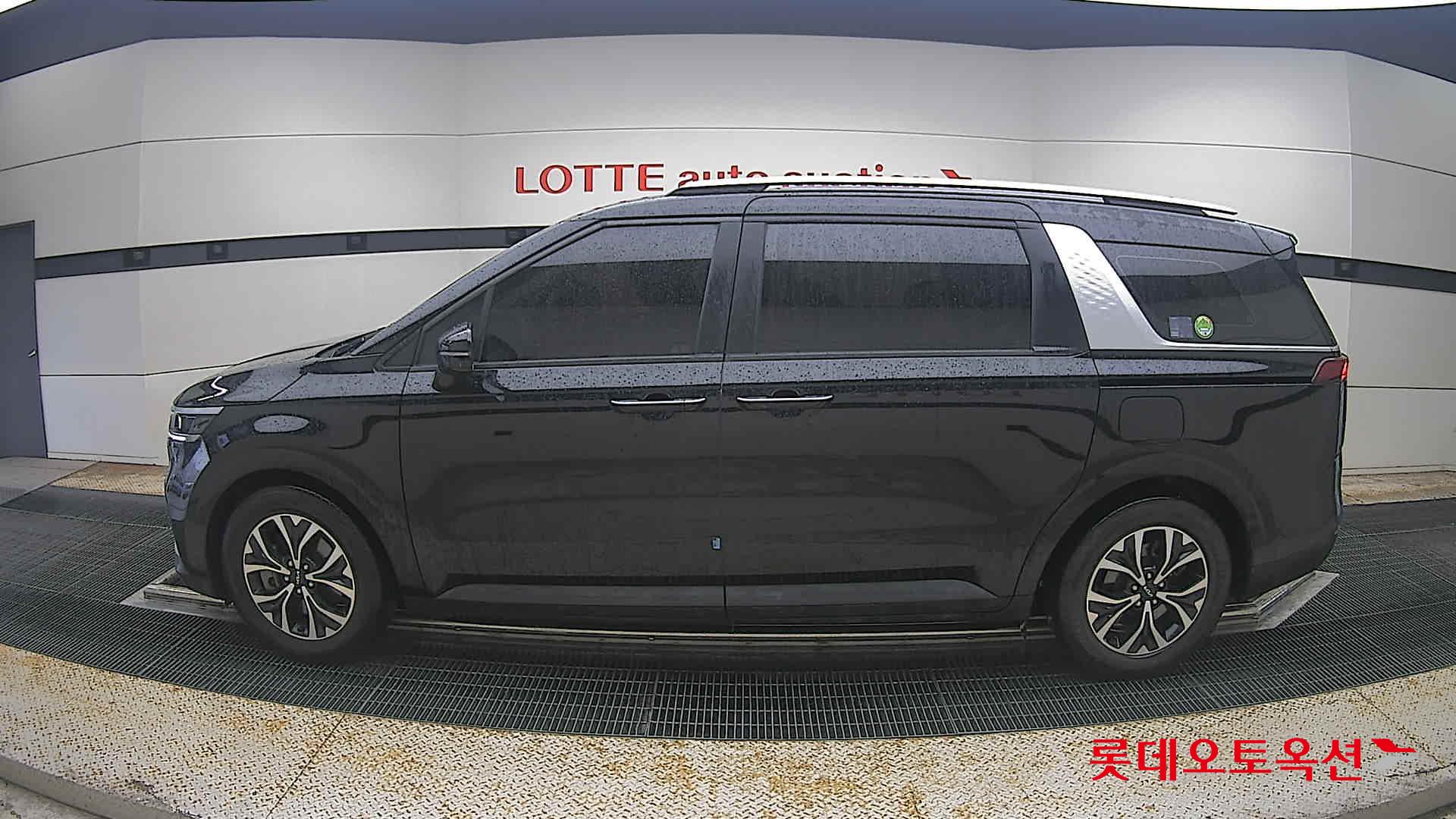 2023 - kia carnival