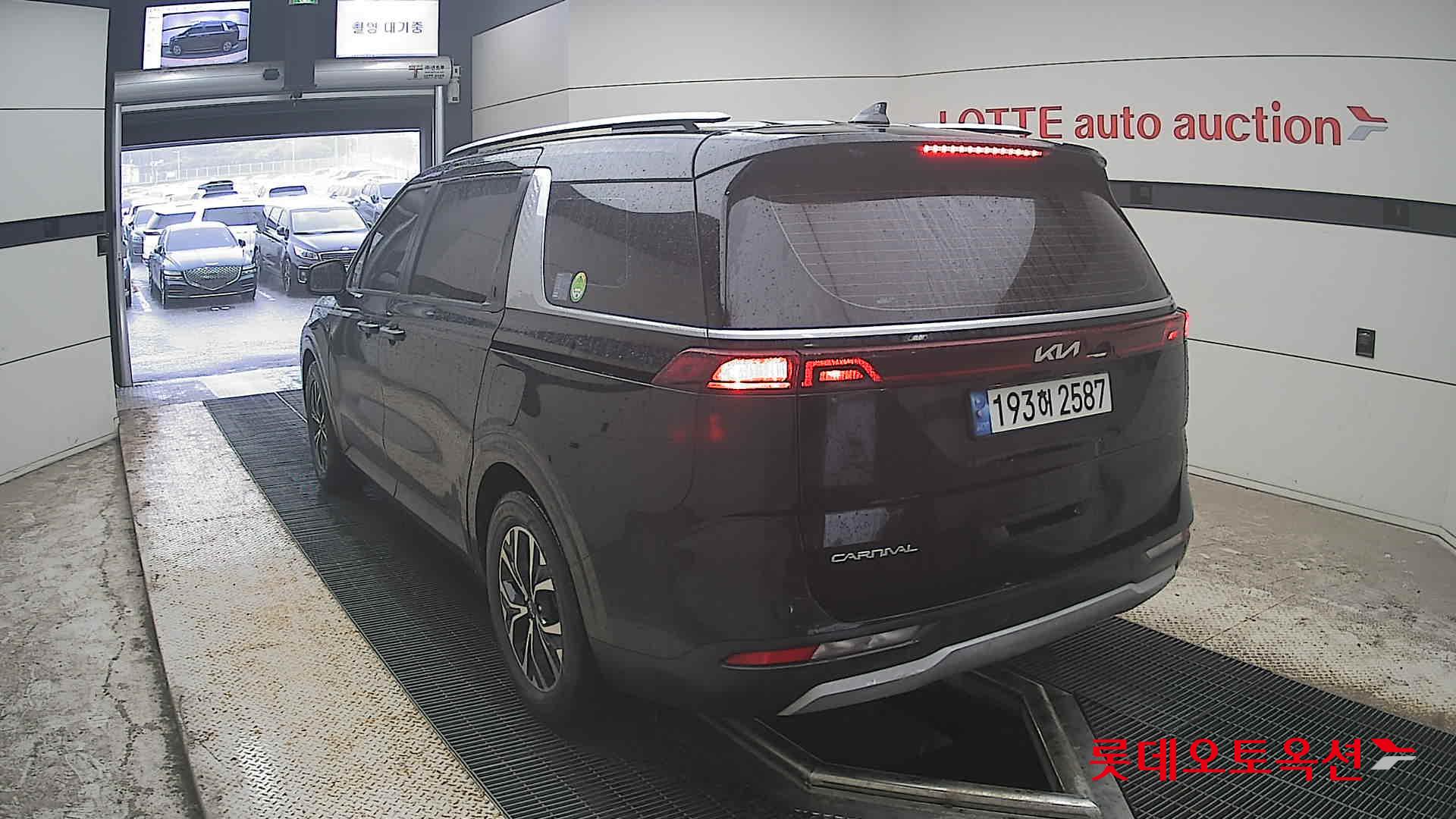 2023 - kia carnival