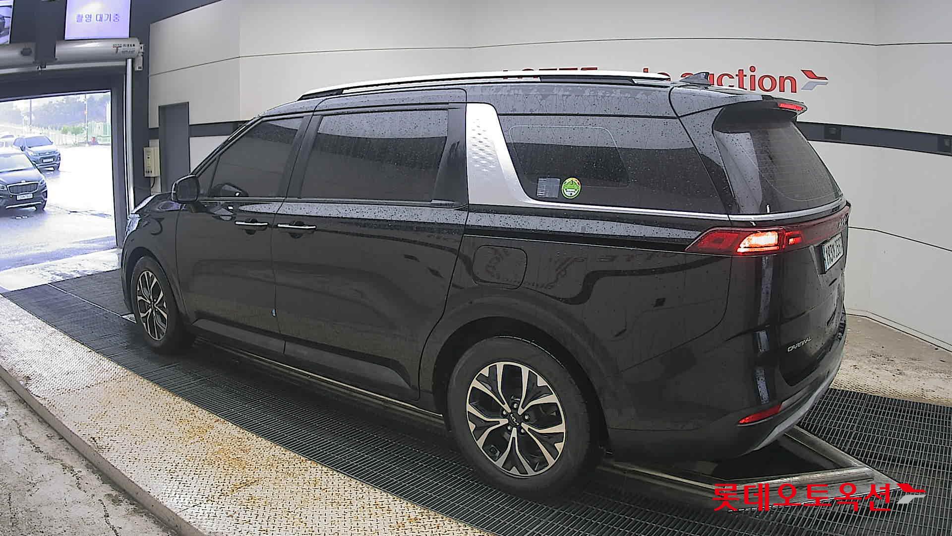 2023 - kia carnival