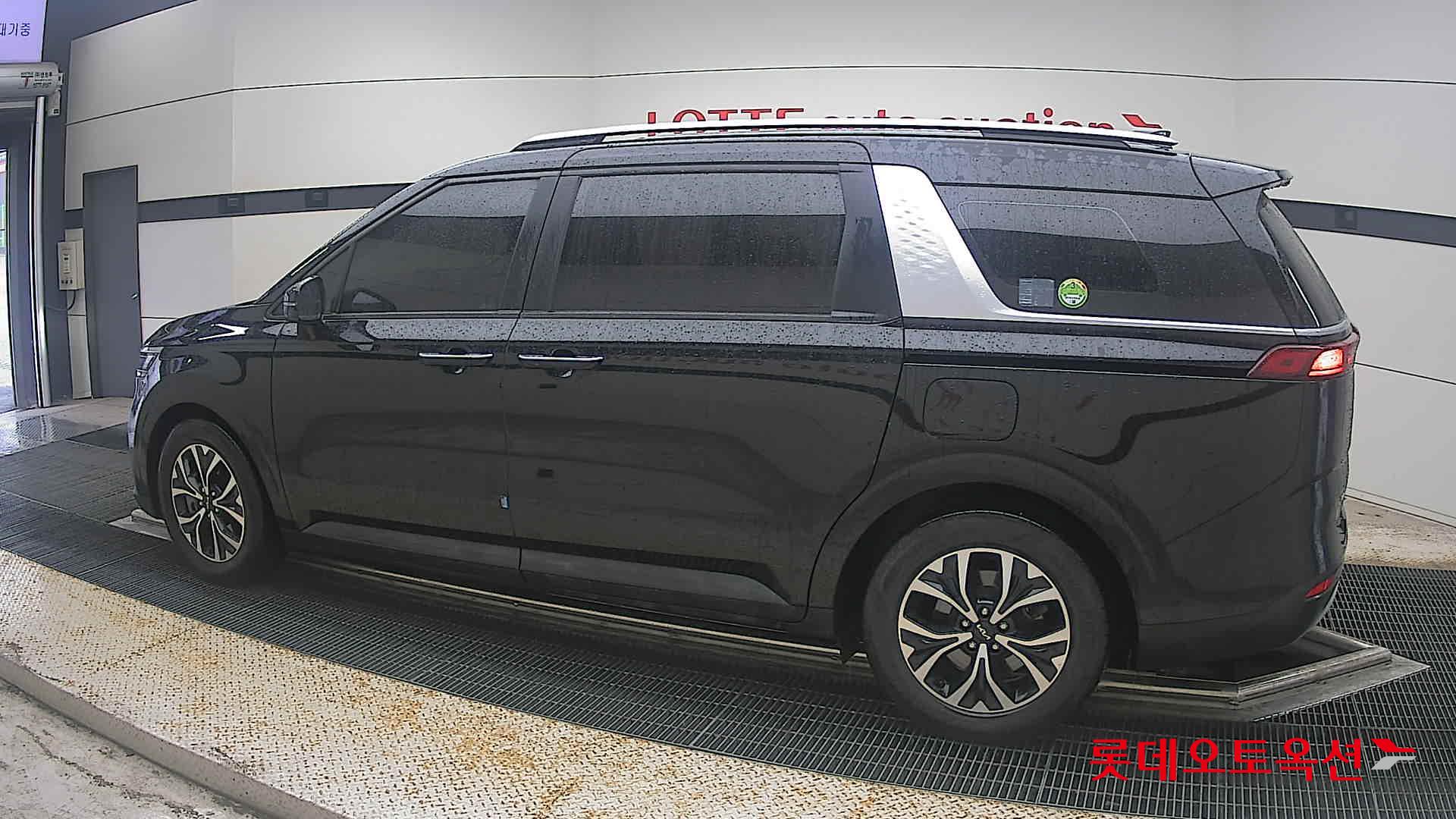 2023 - kia carnival