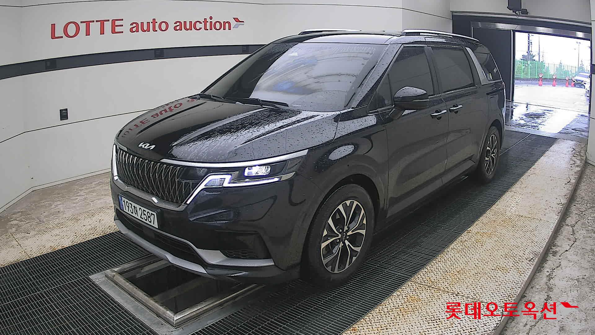2023 - kia carnival