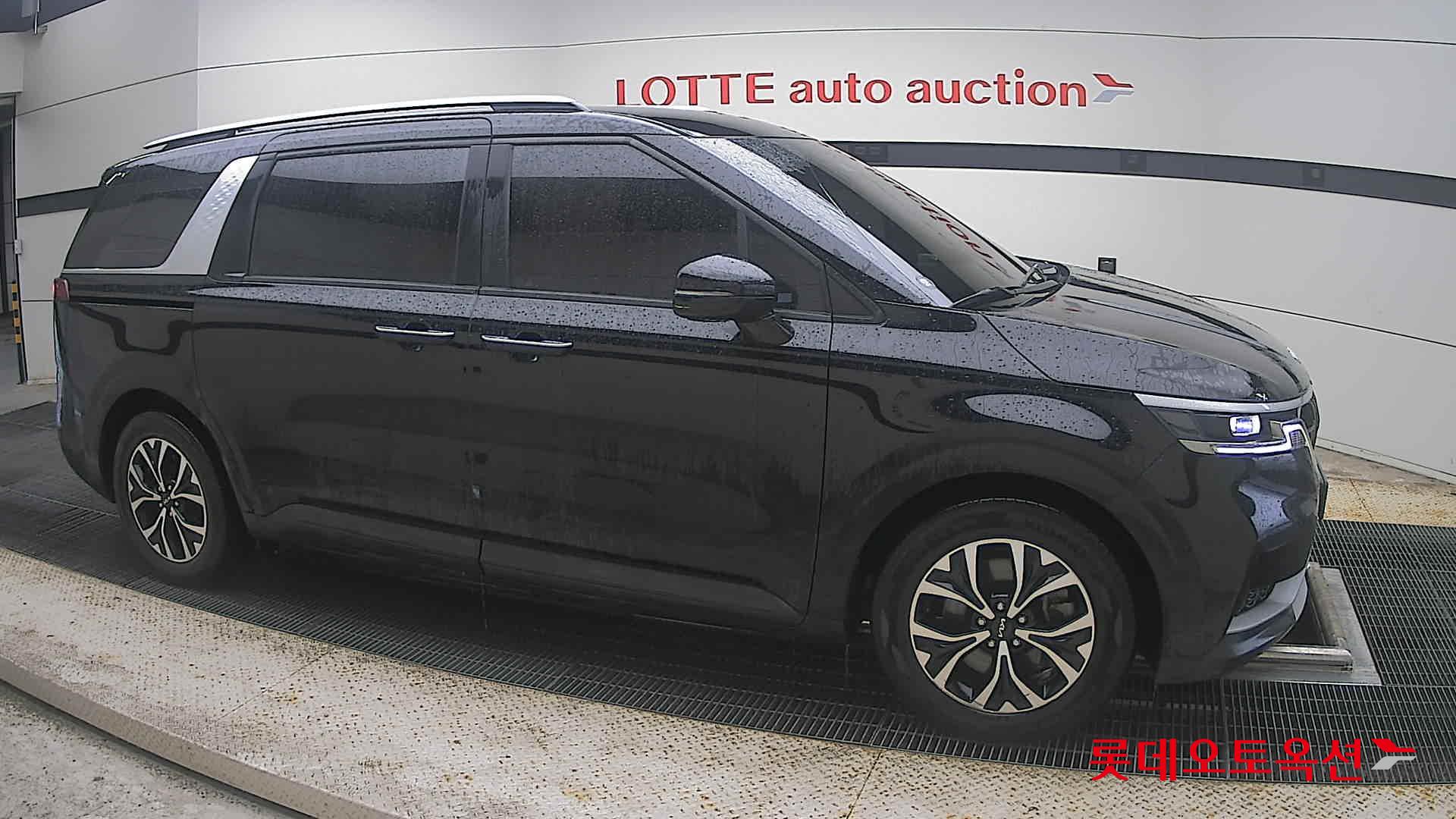 2023 - kia carnival