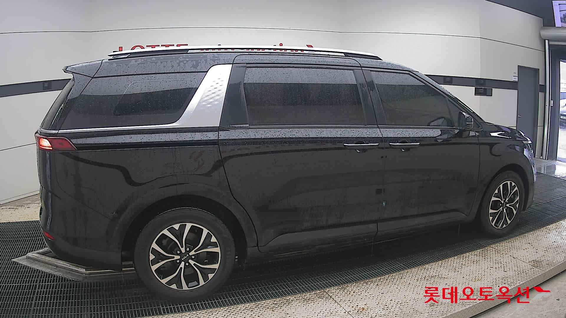 2023 - kia carnival