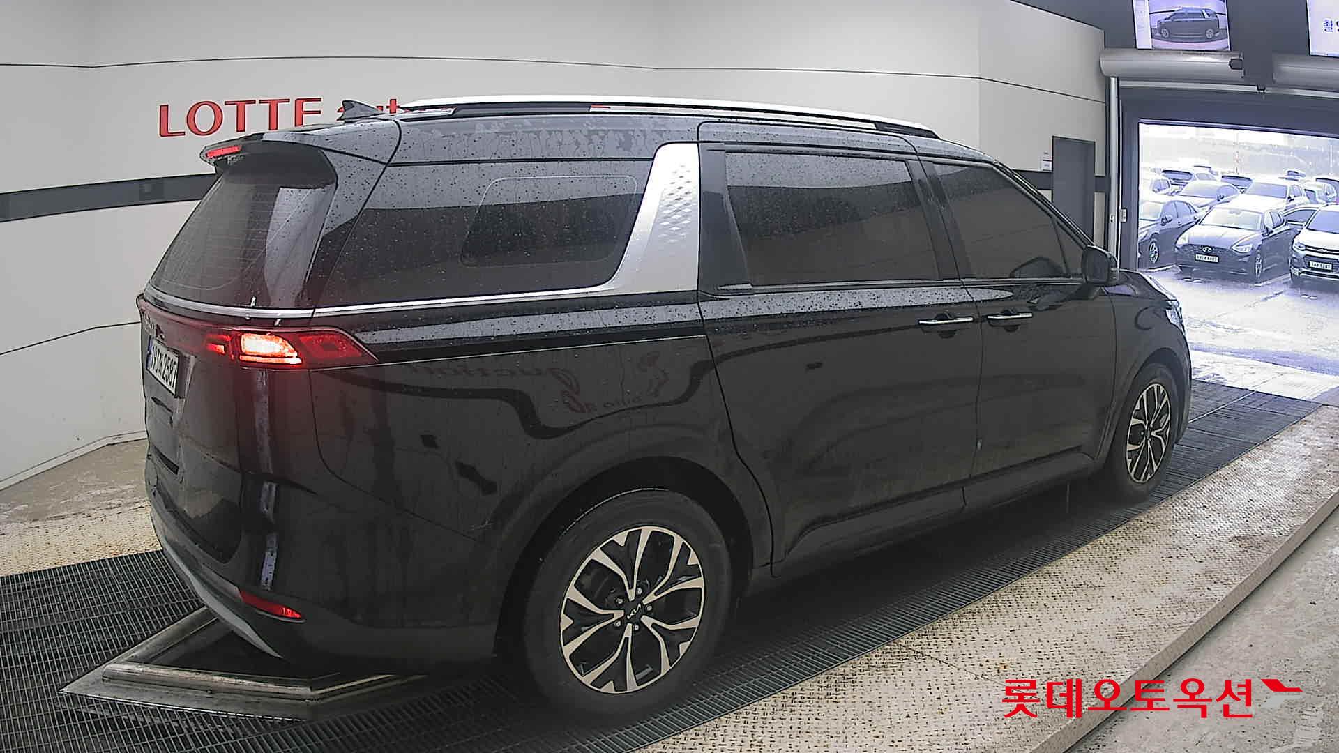 2023 - kia carnival