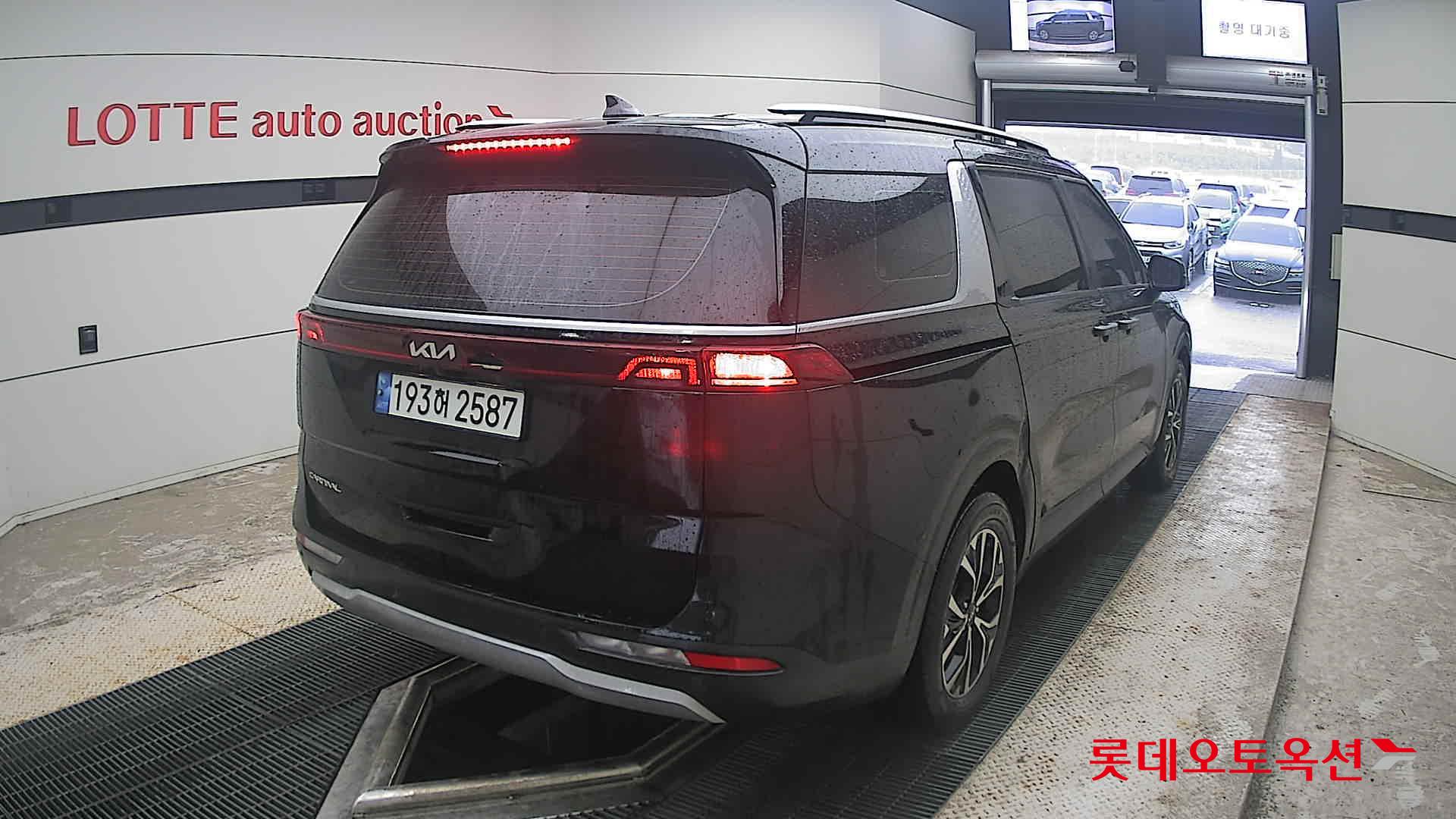 2023 - kia carnival