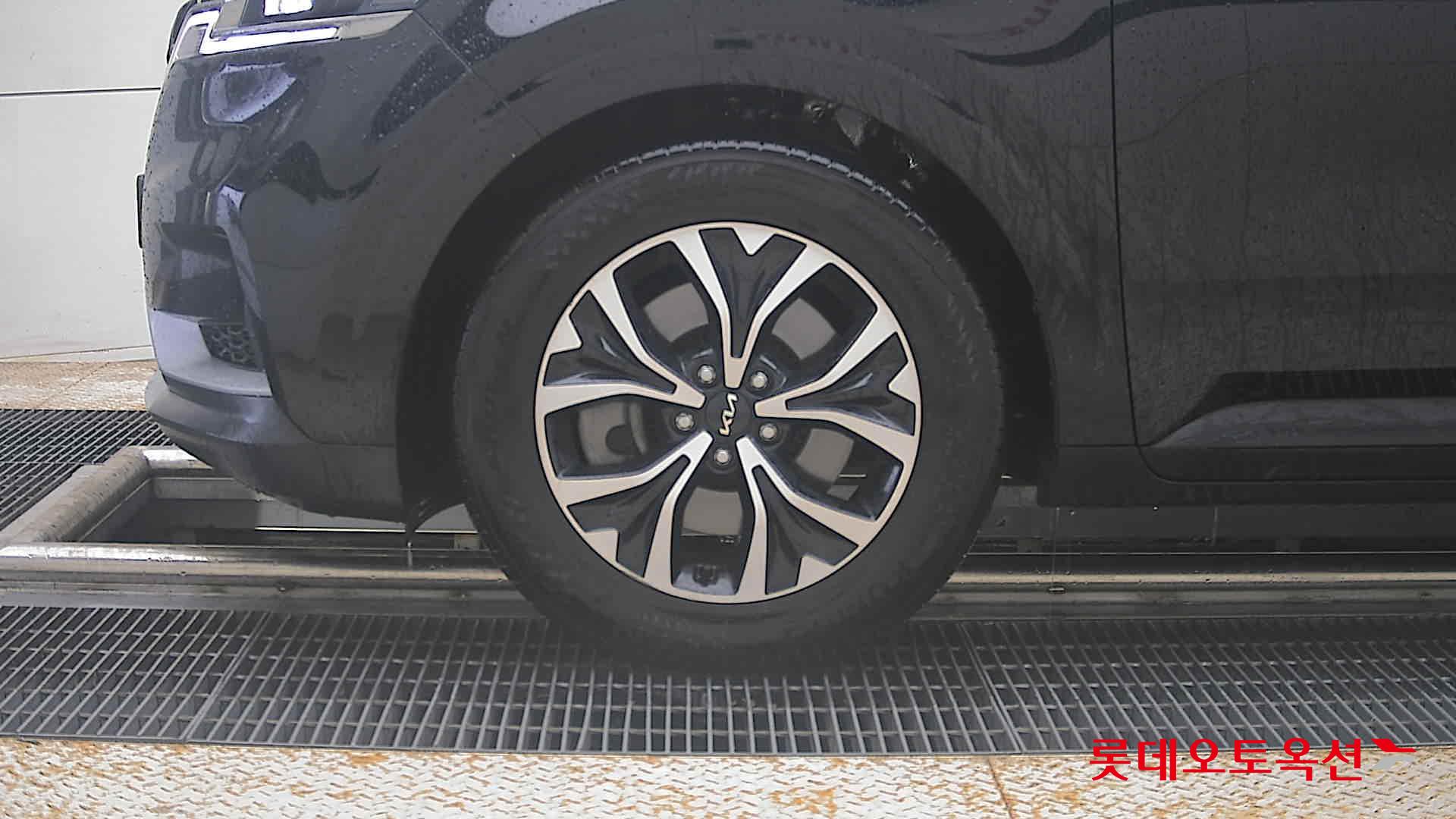 2023 - kia carnival