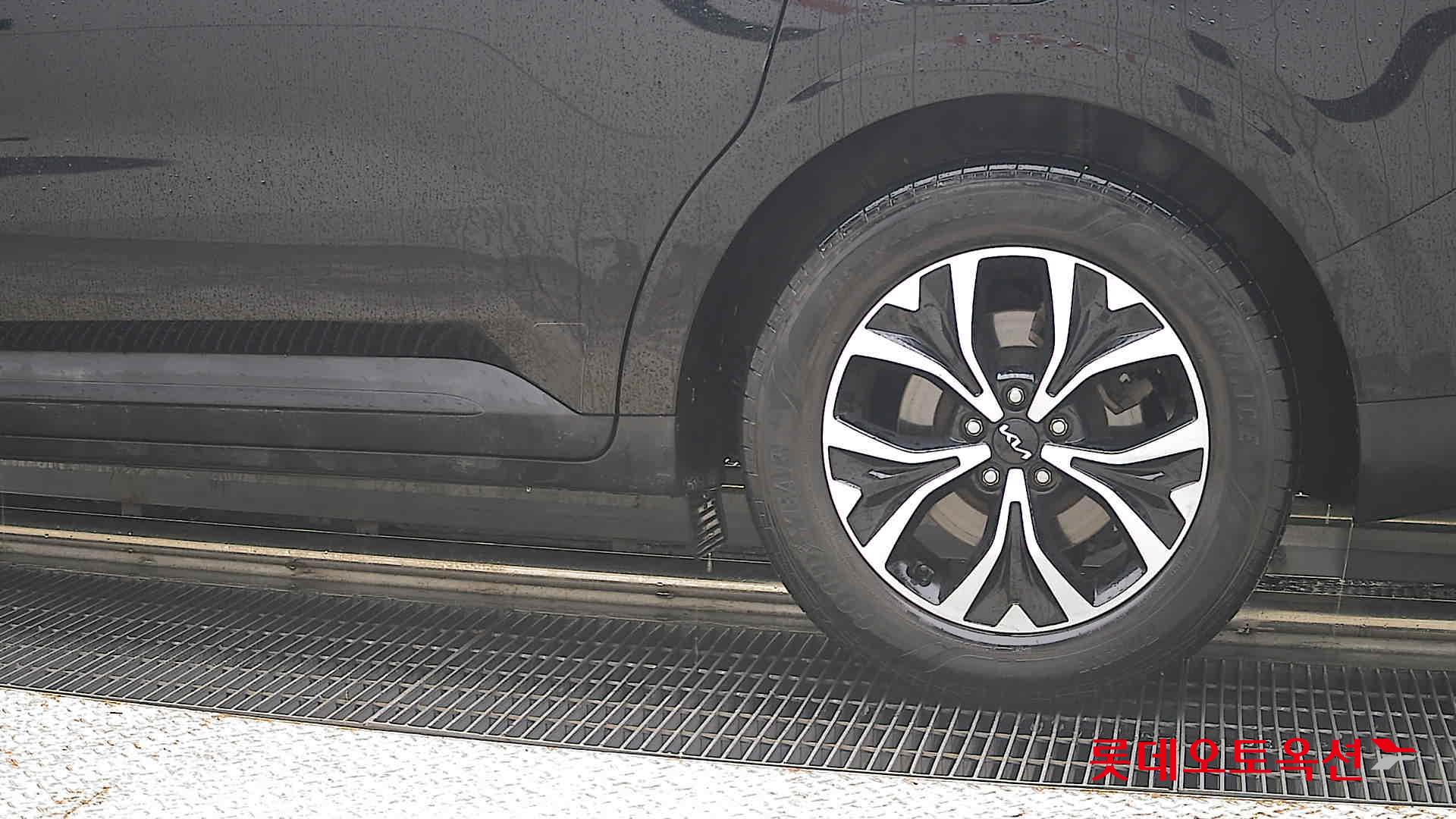 2023 - kia carnival