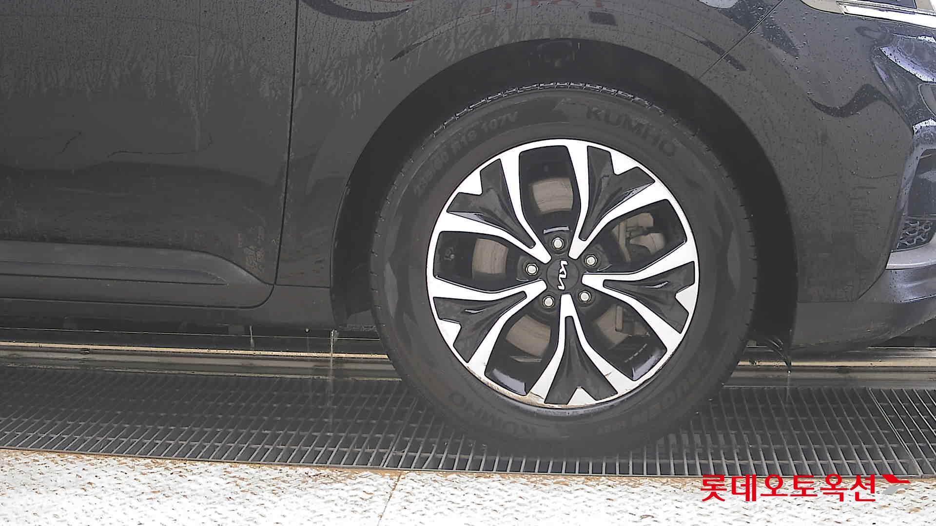 2023 - kia carnival