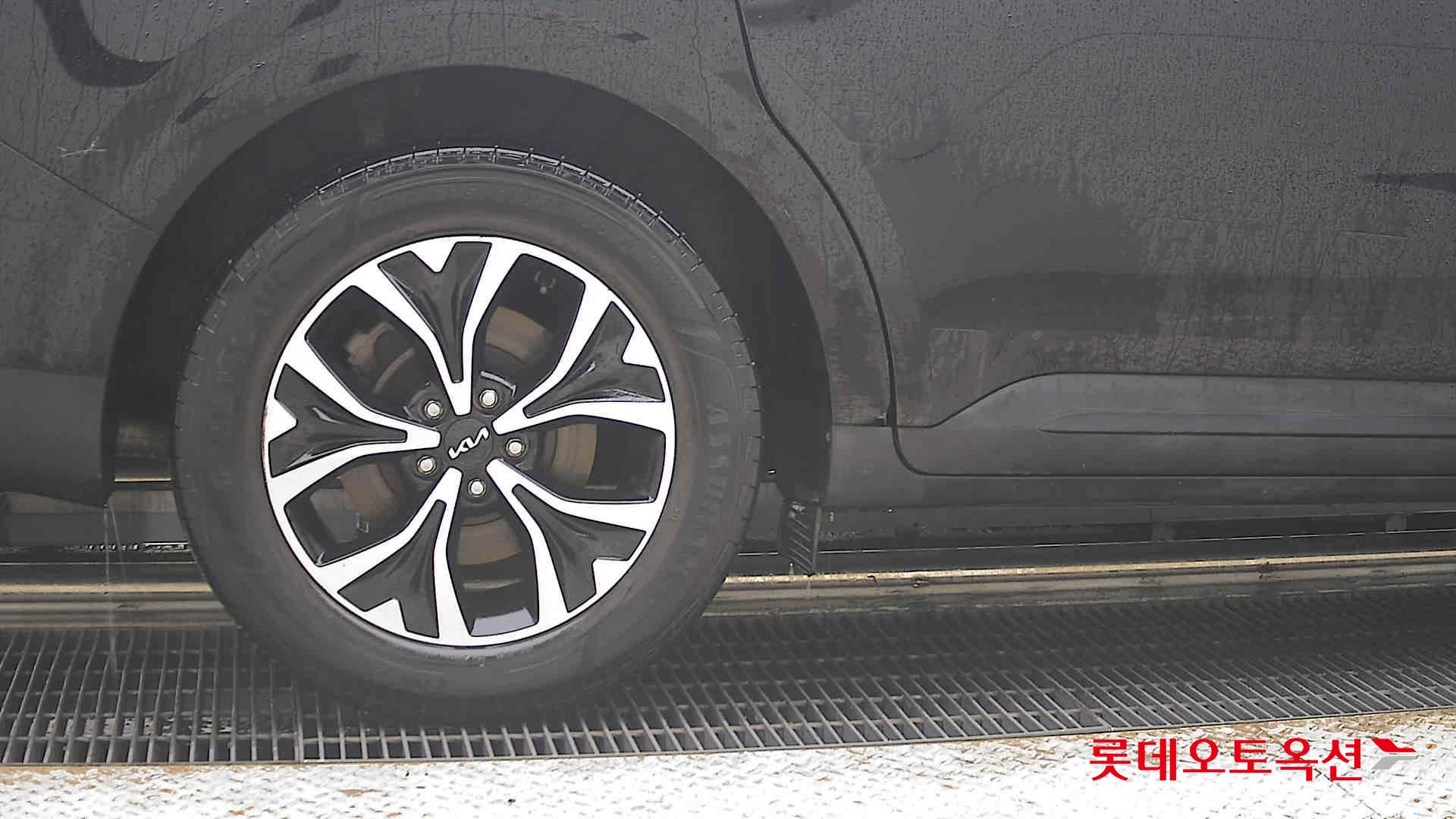 2023 - kia carnival