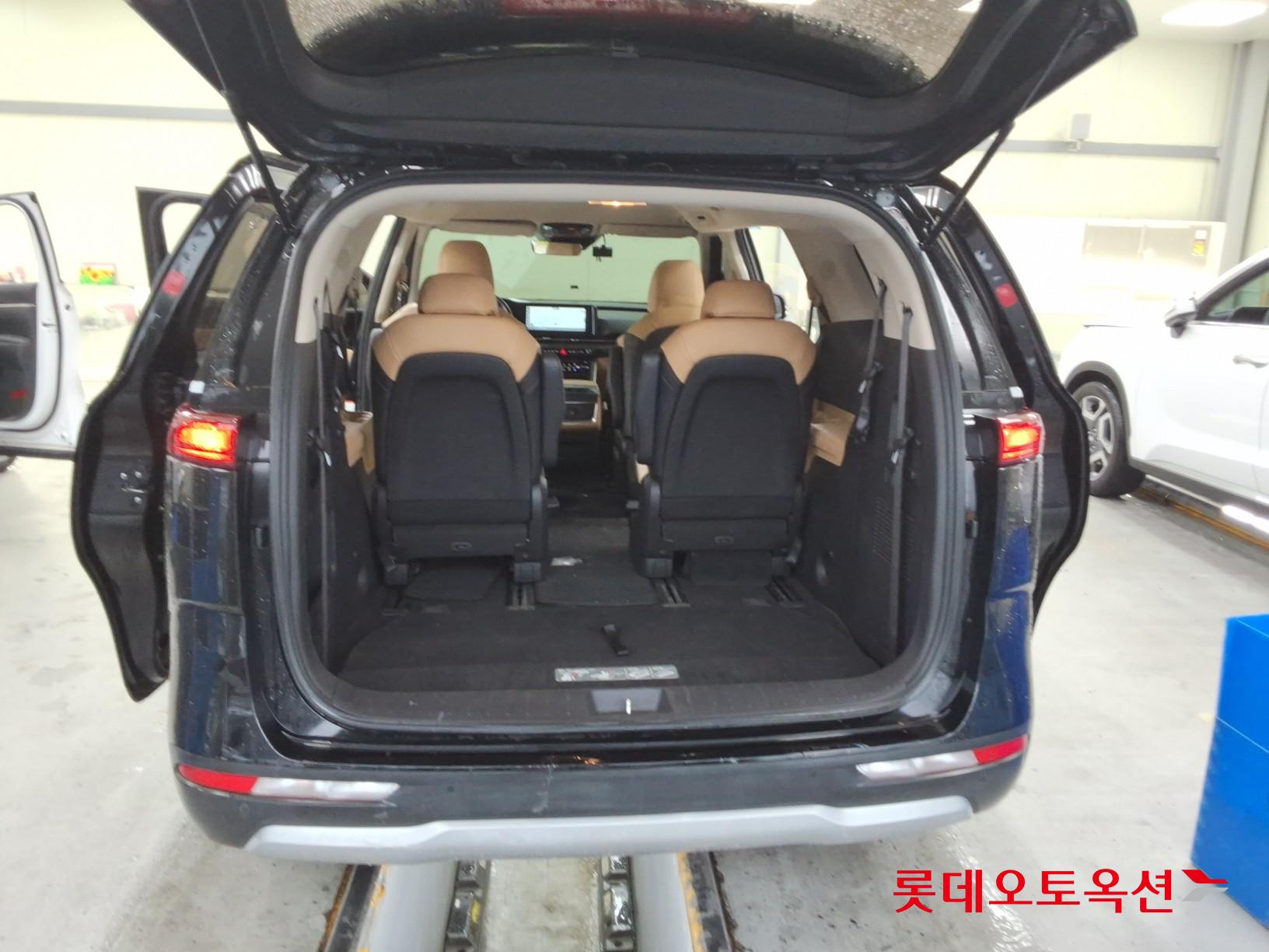 2023 - kia carnival