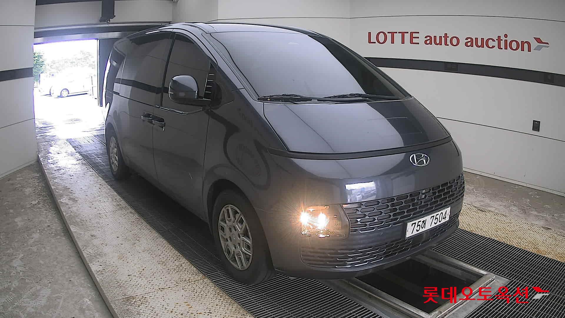 2023 - hyundai staria