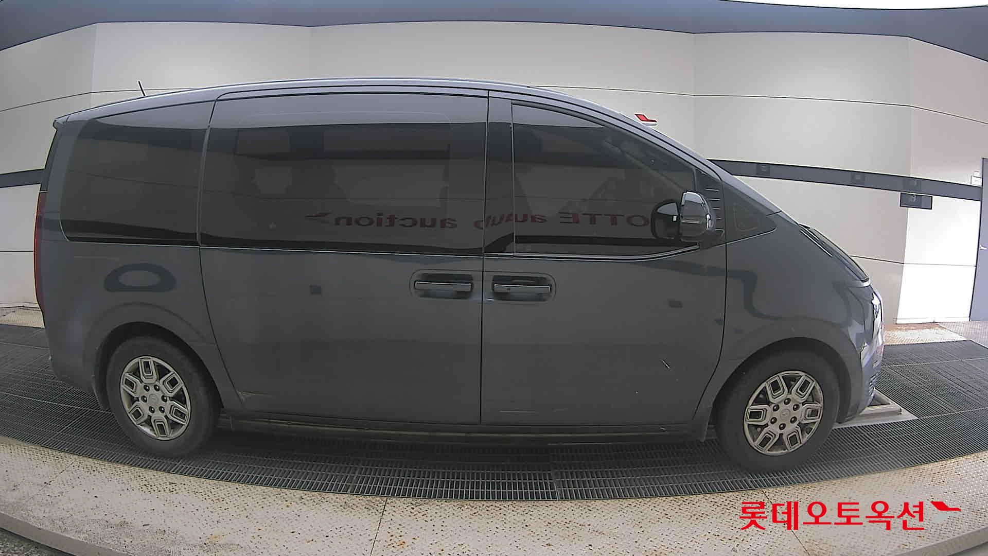 2023 - hyundai staria