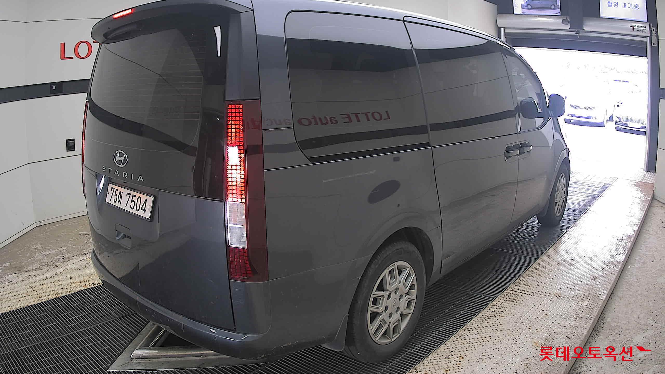 2023 - hyundai staria