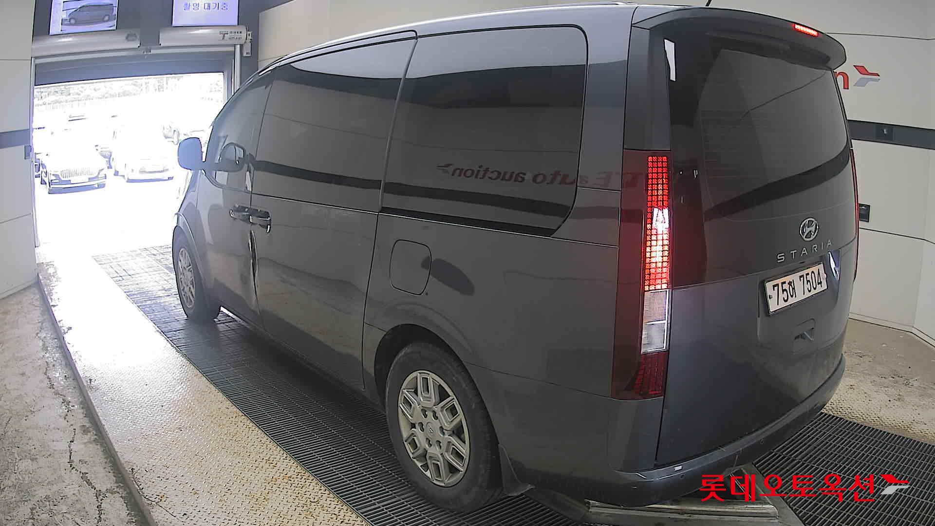 2023 - hyundai staria