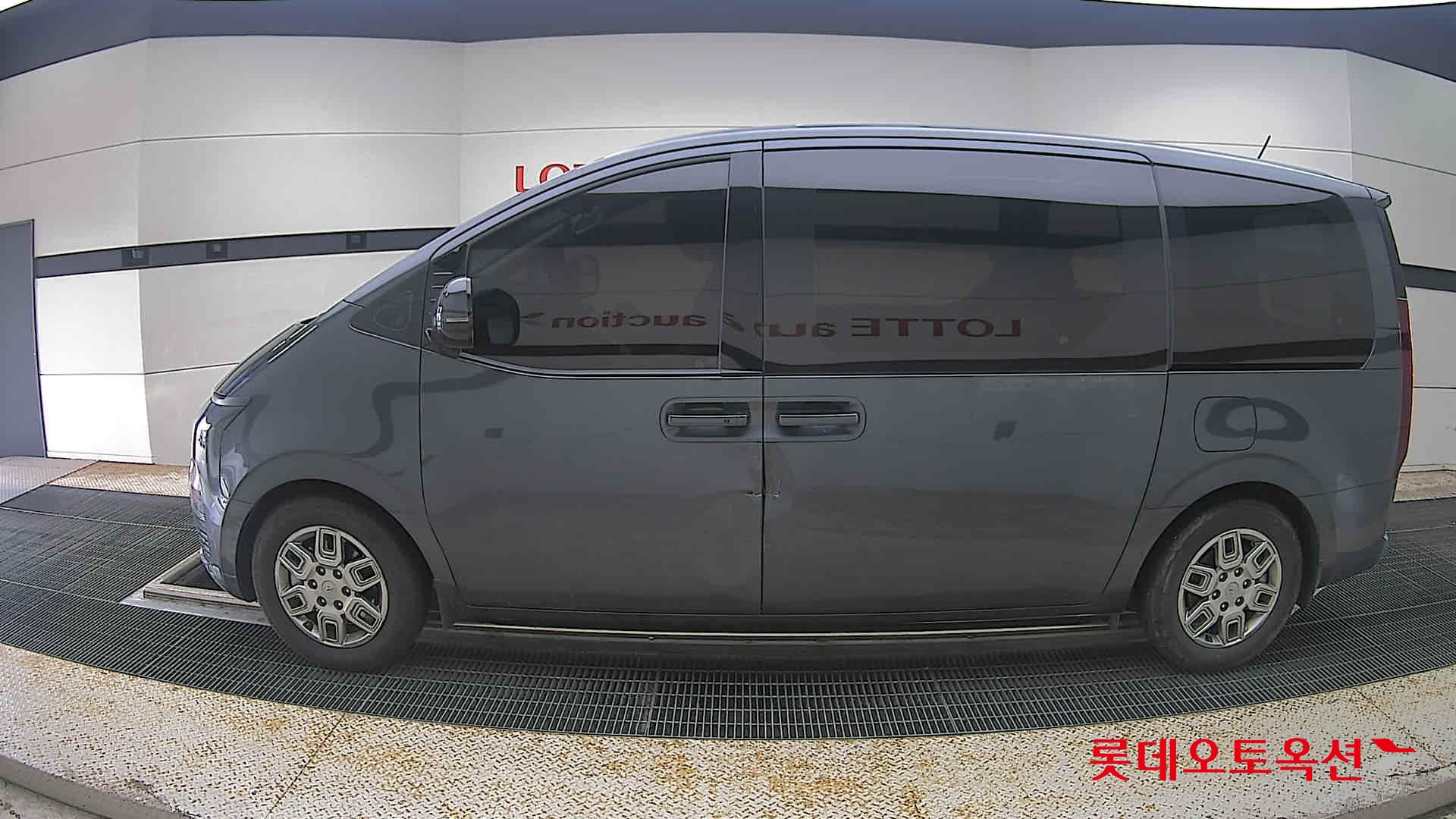 2023 - hyundai staria