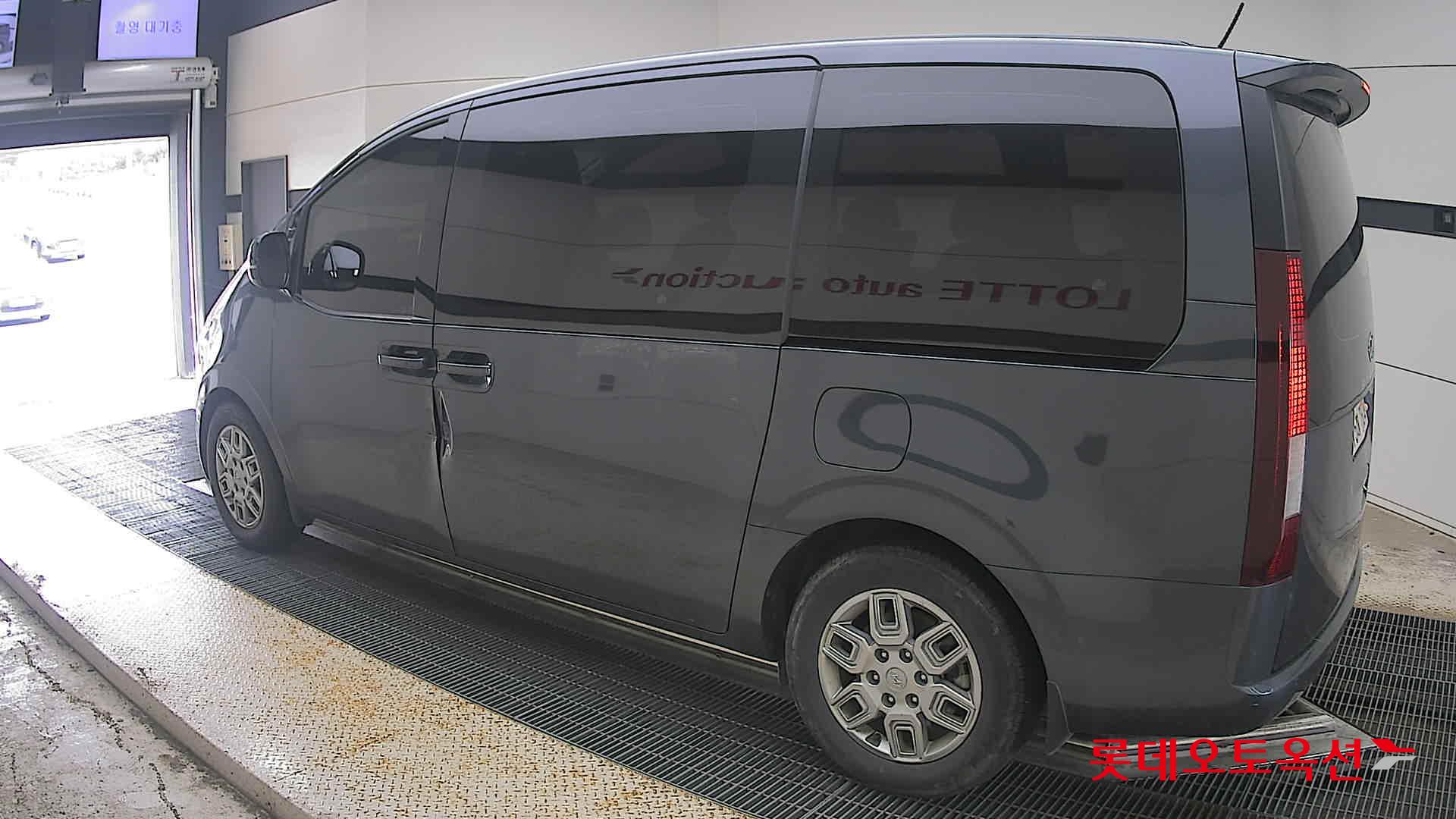 2023 - hyundai staria