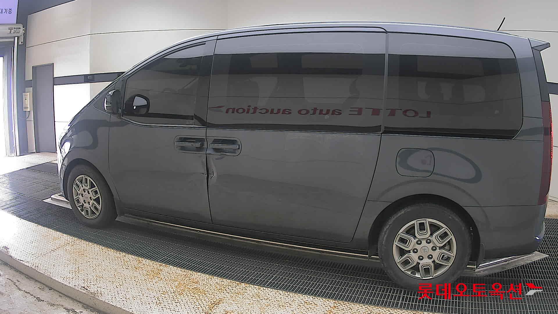 2023 - hyundai staria