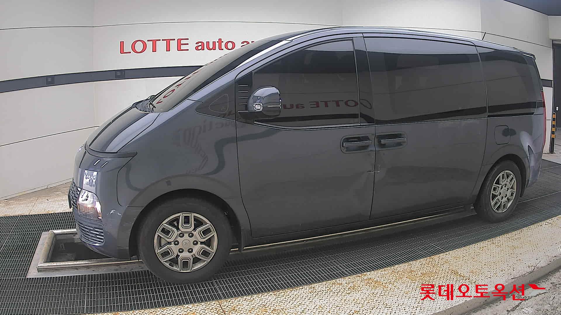 2023 - hyundai staria