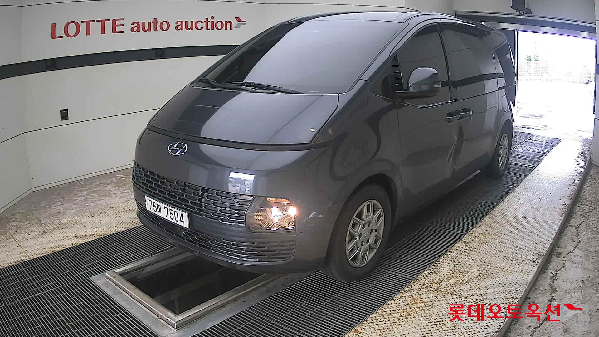 2023 - hyundai staria
