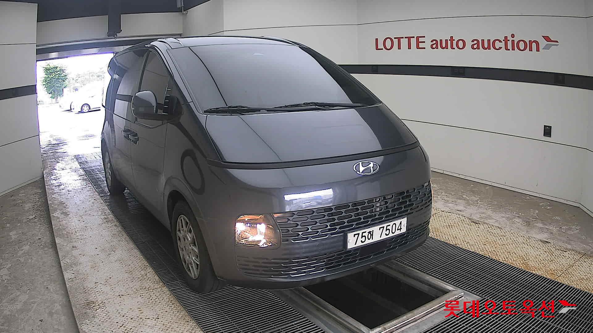 2023 - hyundai staria