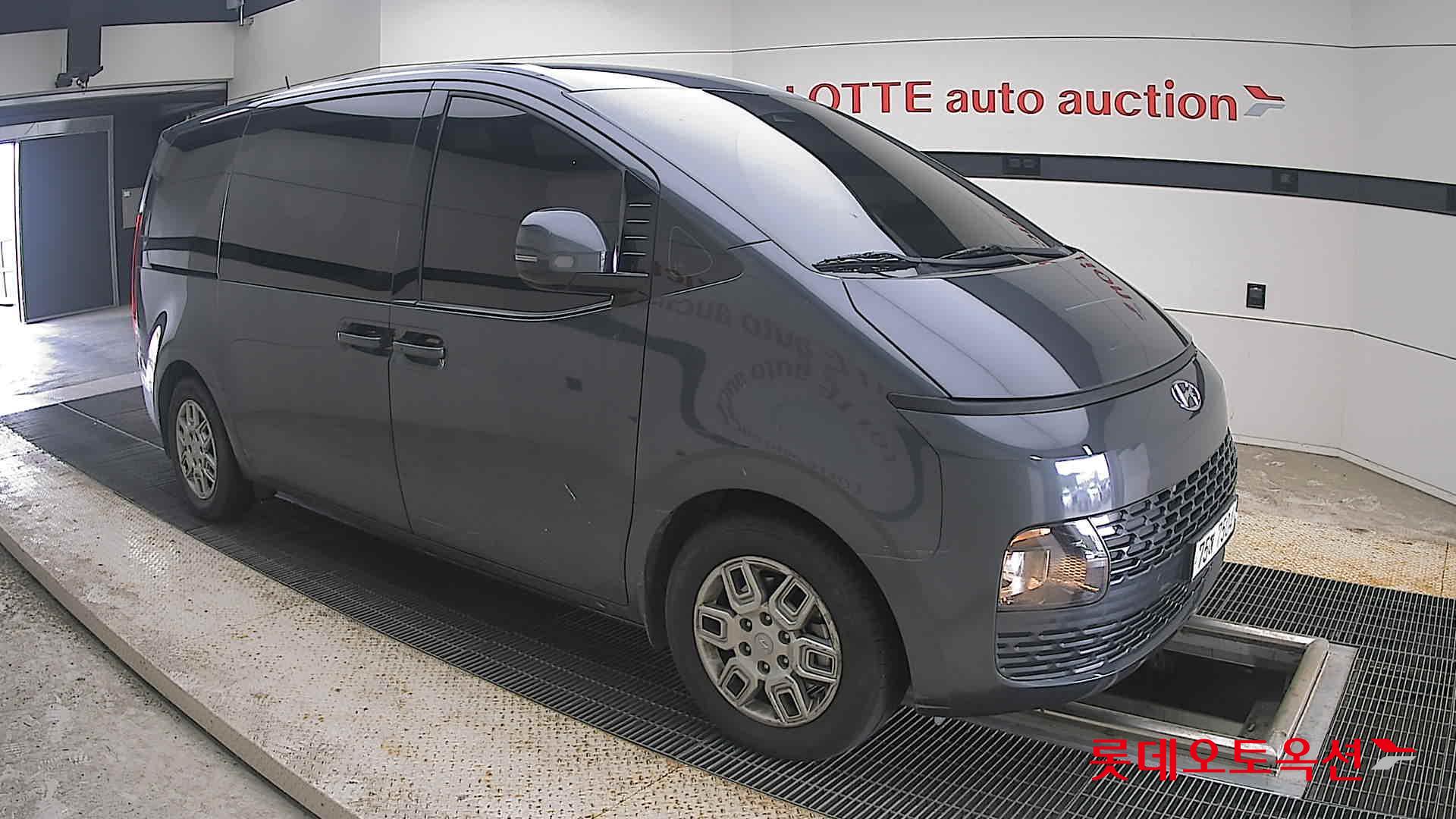 2023 - hyundai staria
