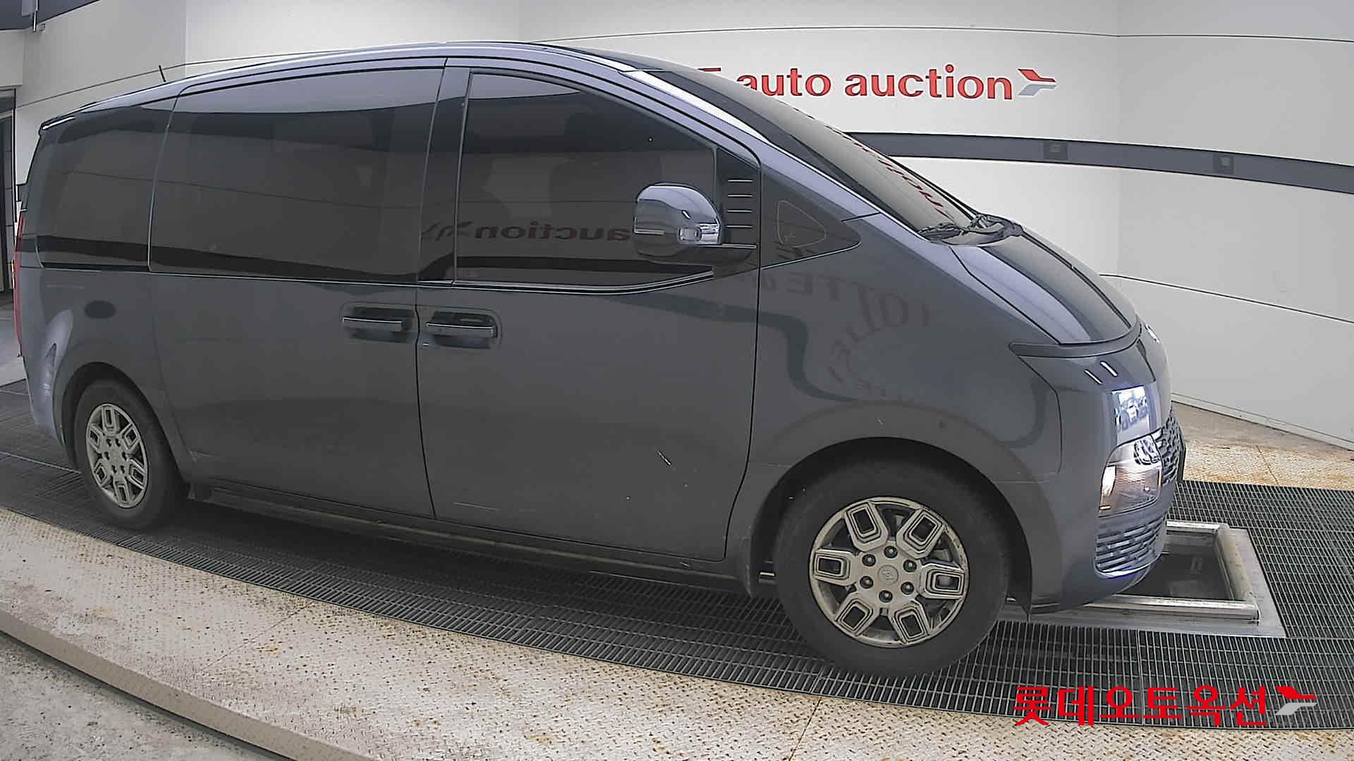 2023 - hyundai staria