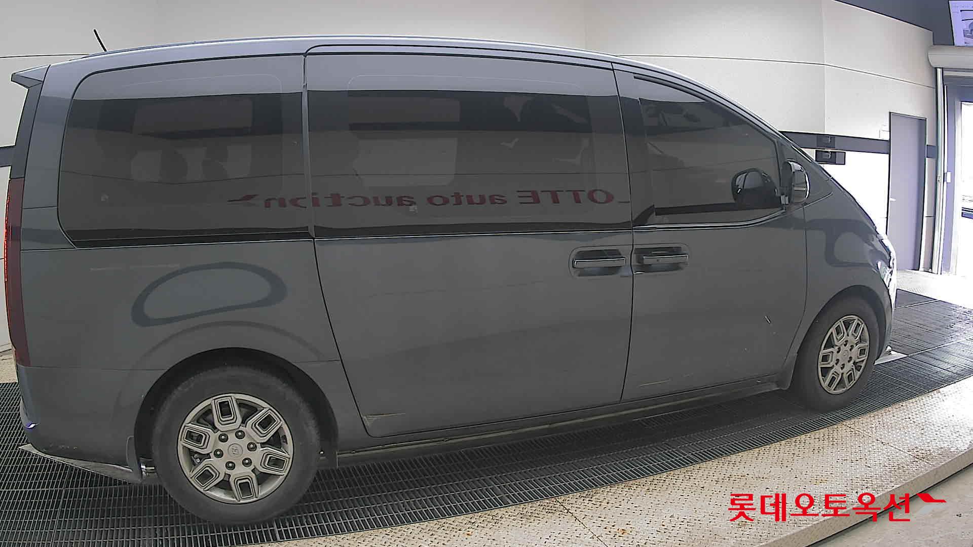 2023 - hyundai staria