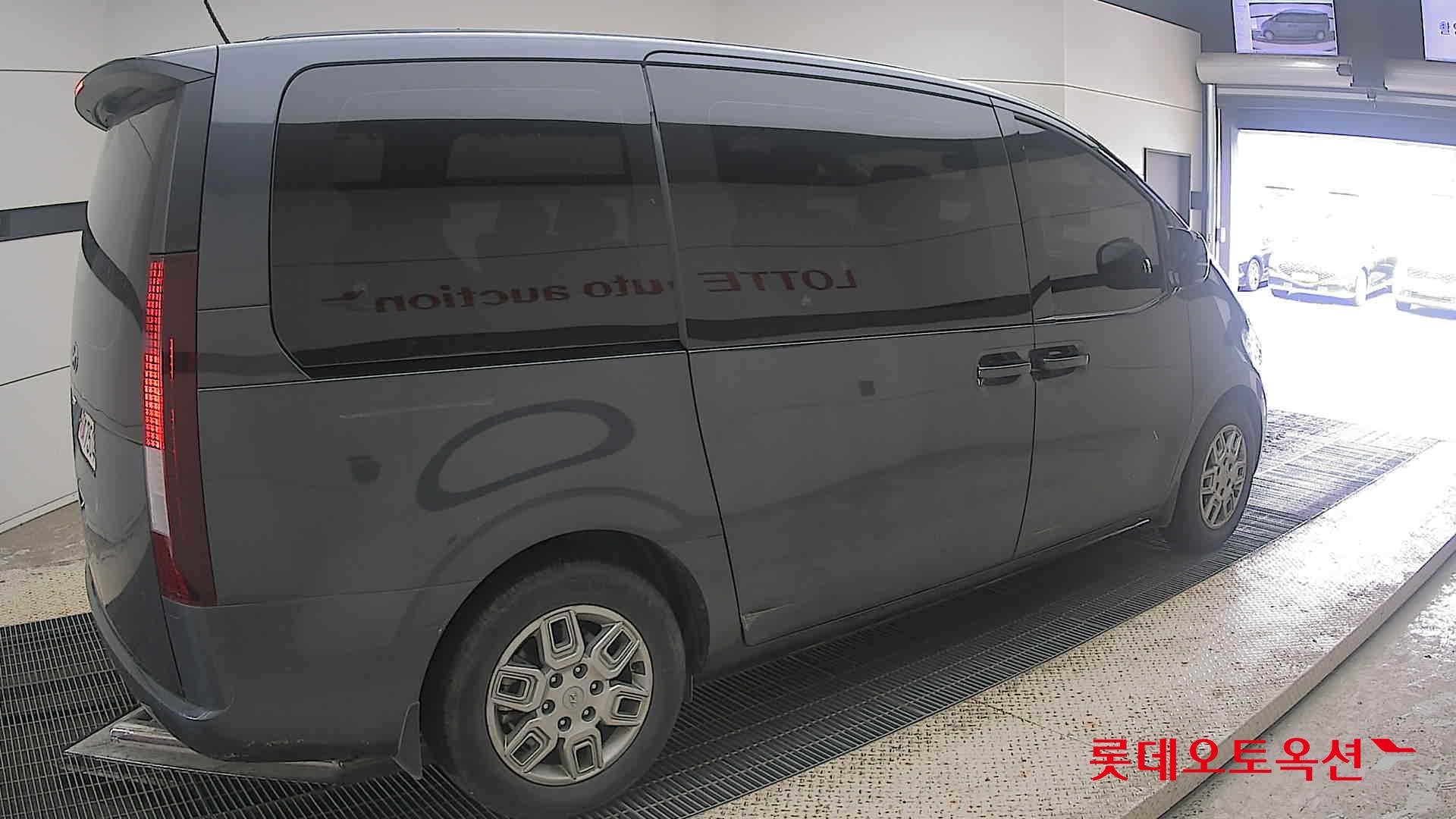 2023 - hyundai staria