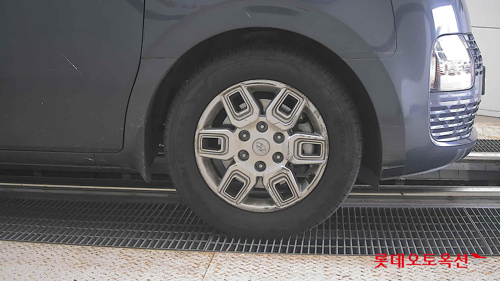 2023 - hyundai staria