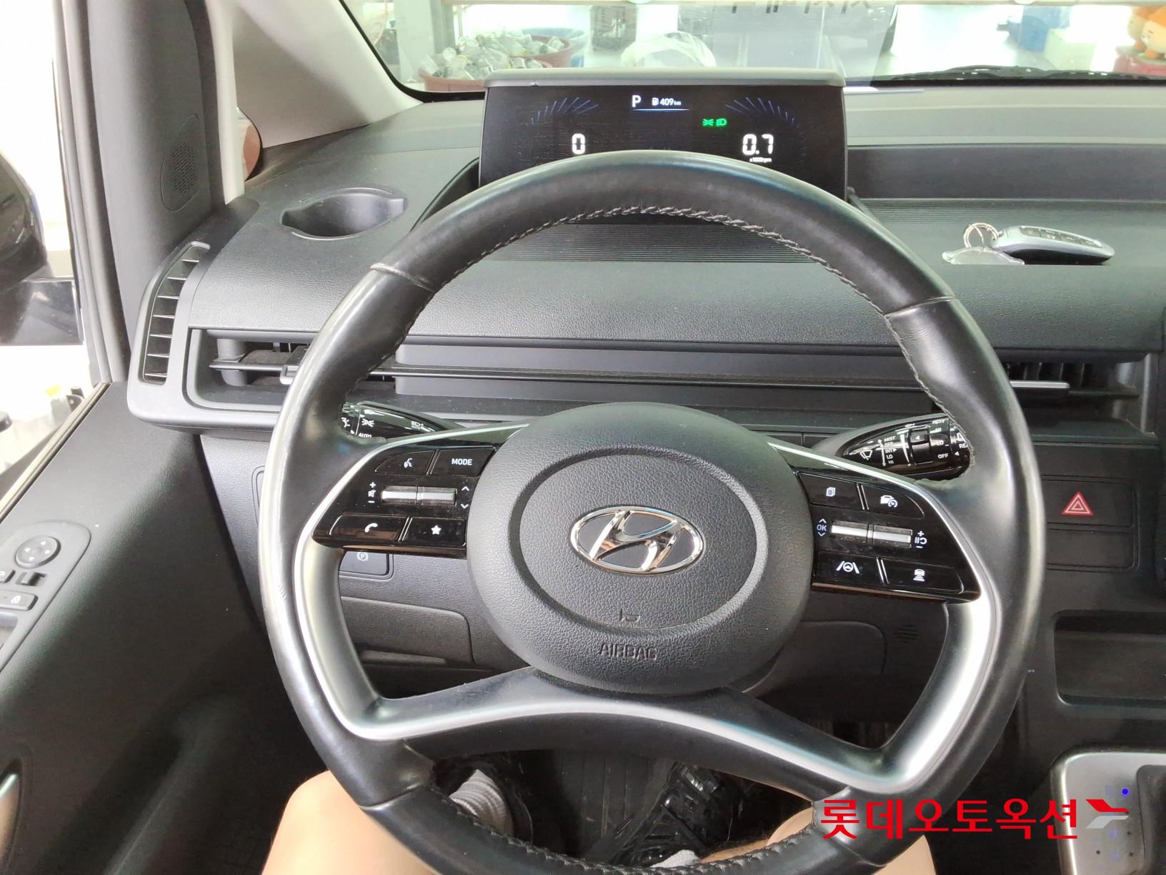 2023 - hyundai staria