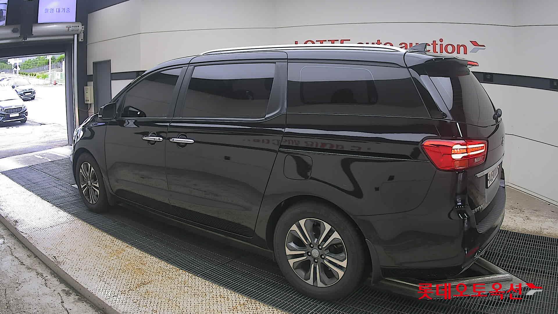 2020 - kia carnival