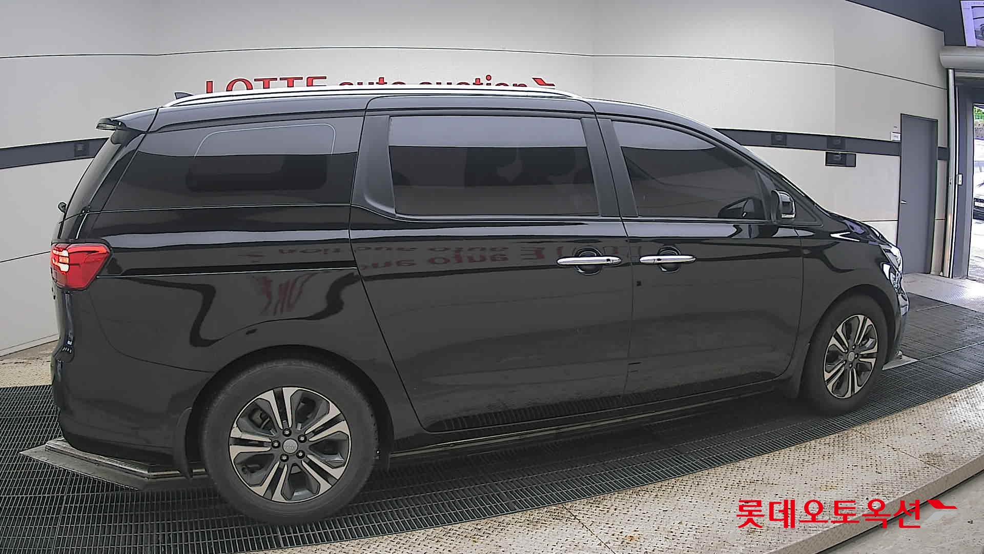 2020 - kia carnival