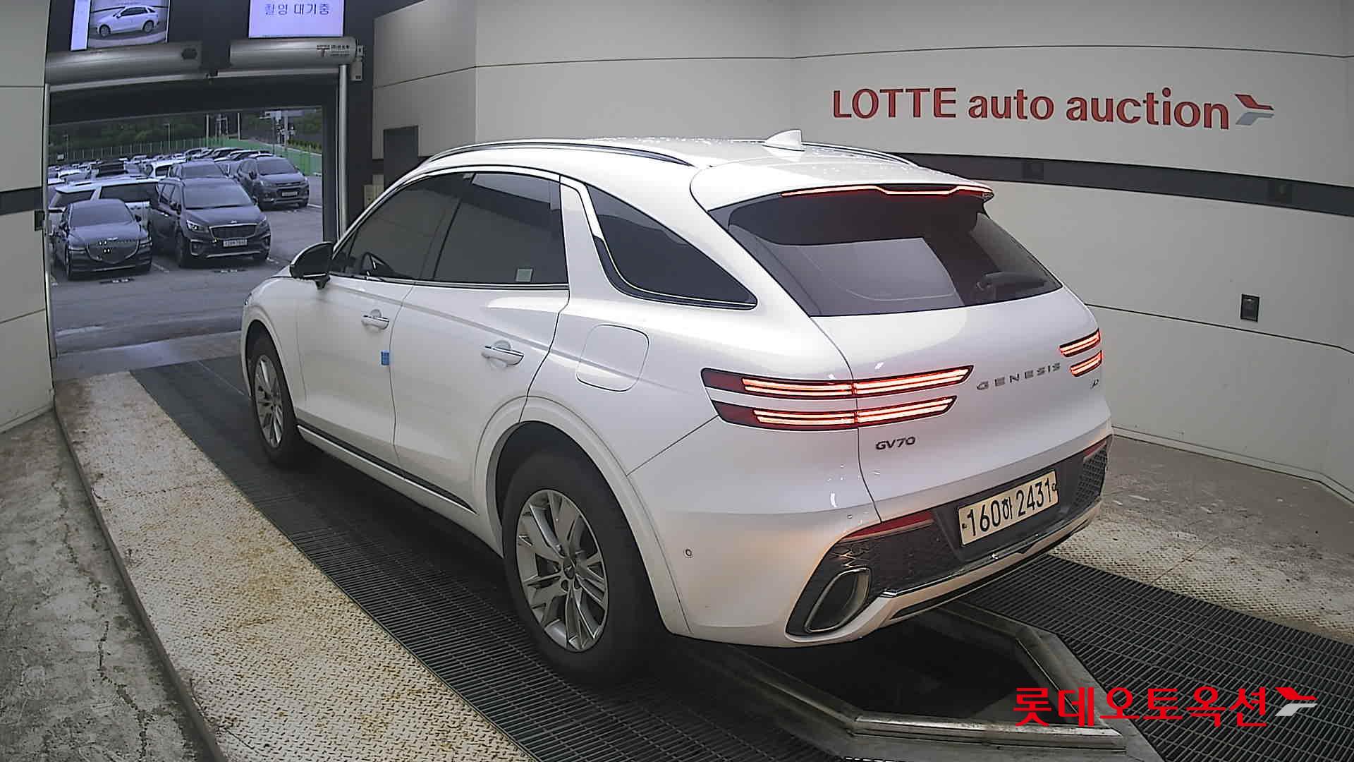 2021 - genesis gv70