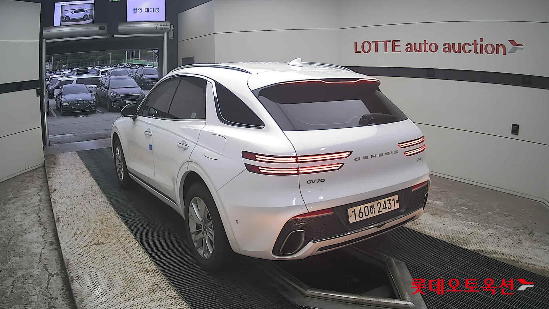 2021 - genesis gv70