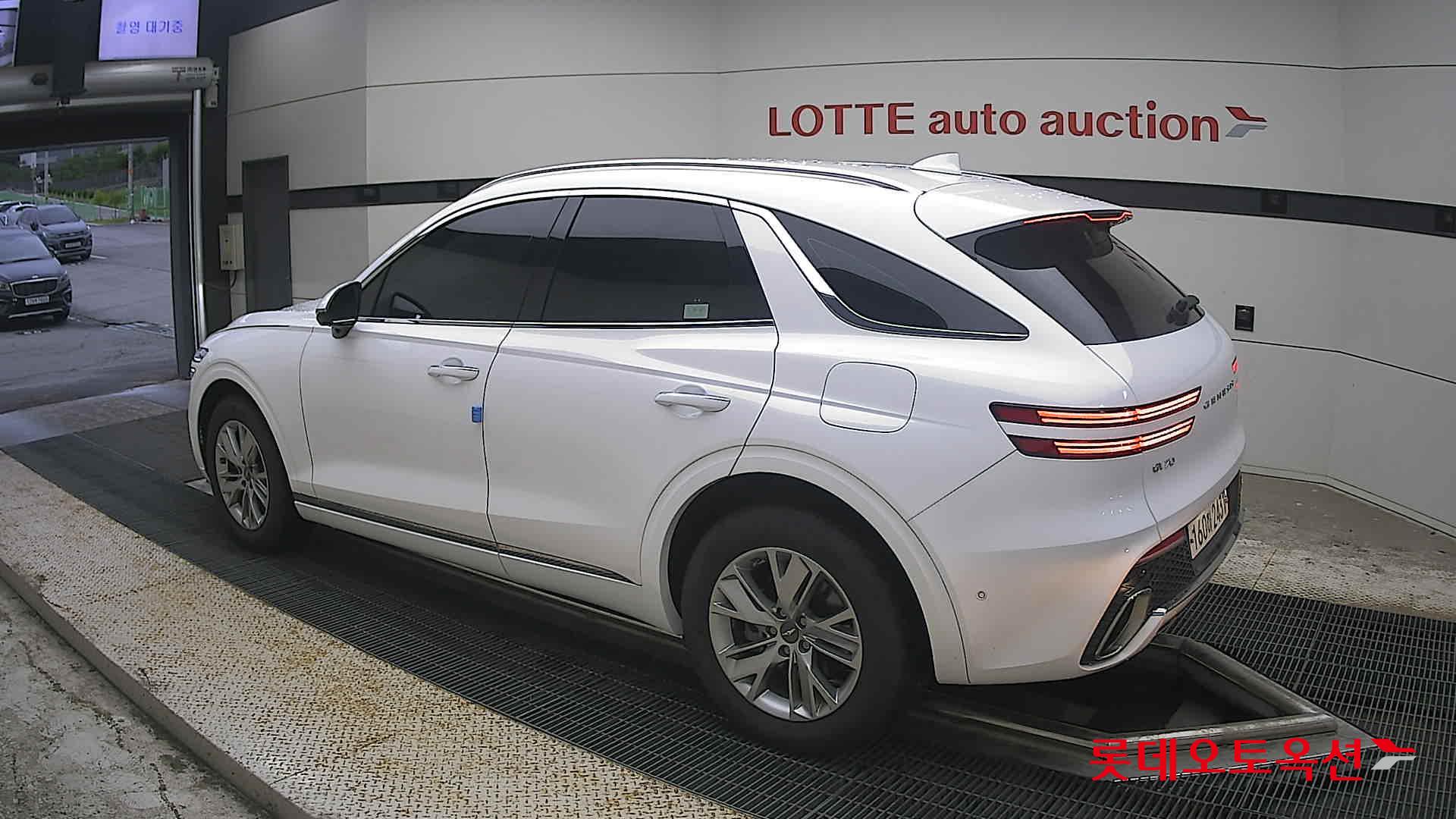 2021 - genesis gv70
