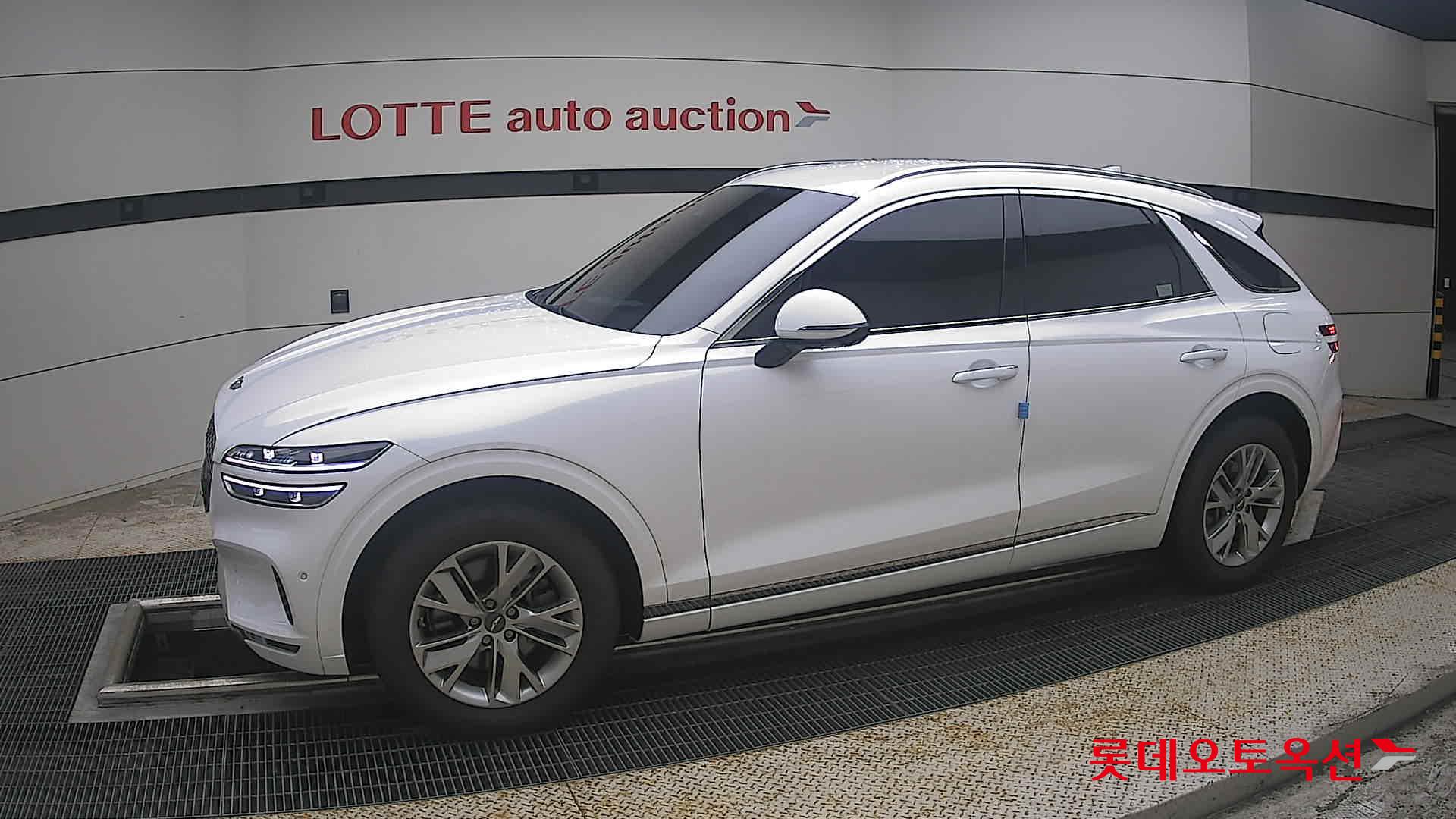 2021 - genesis gv70