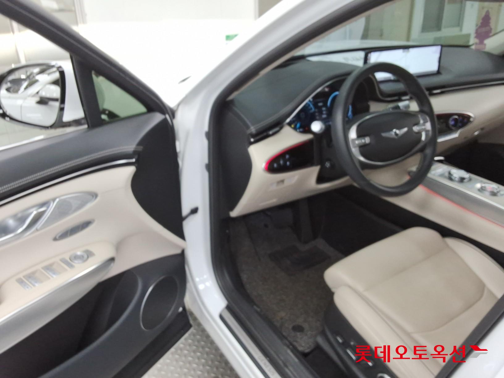 2021 - genesis gv70