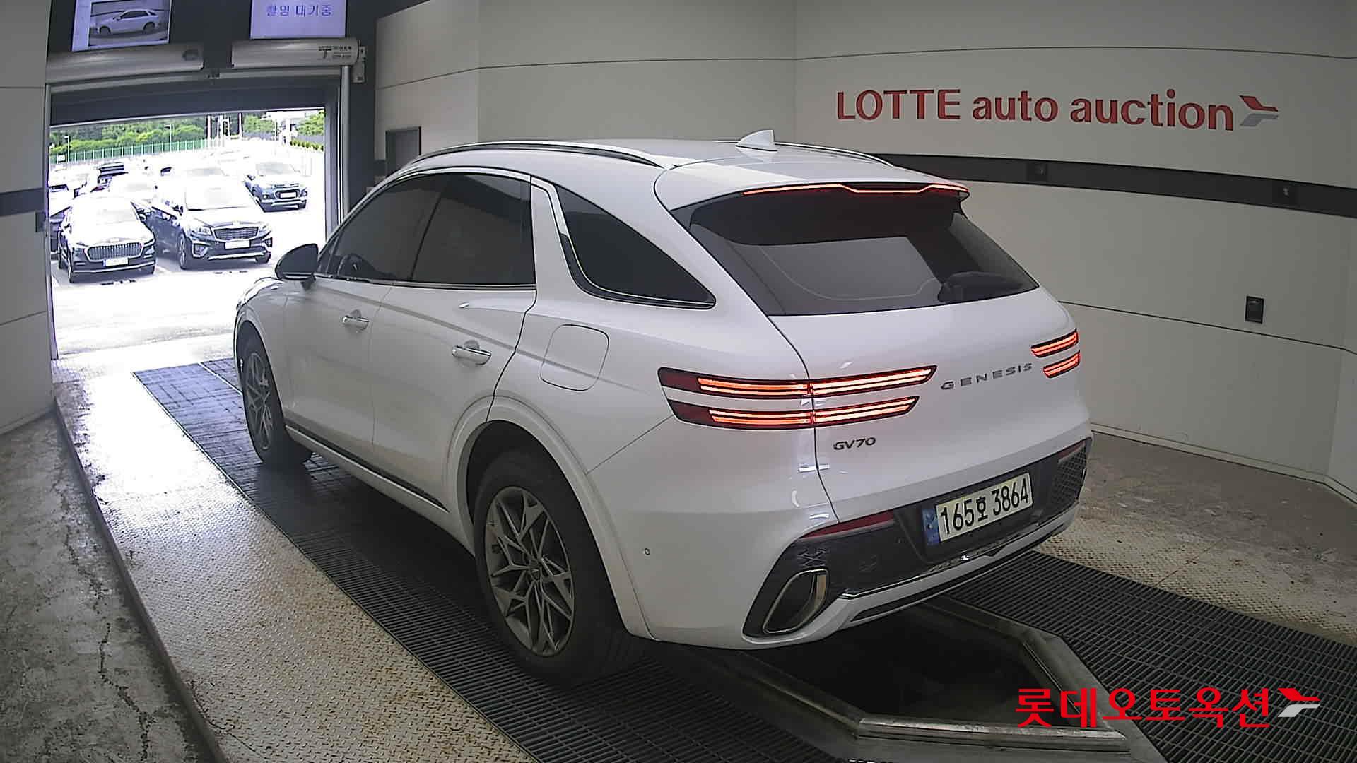 2022 - genesis gv70