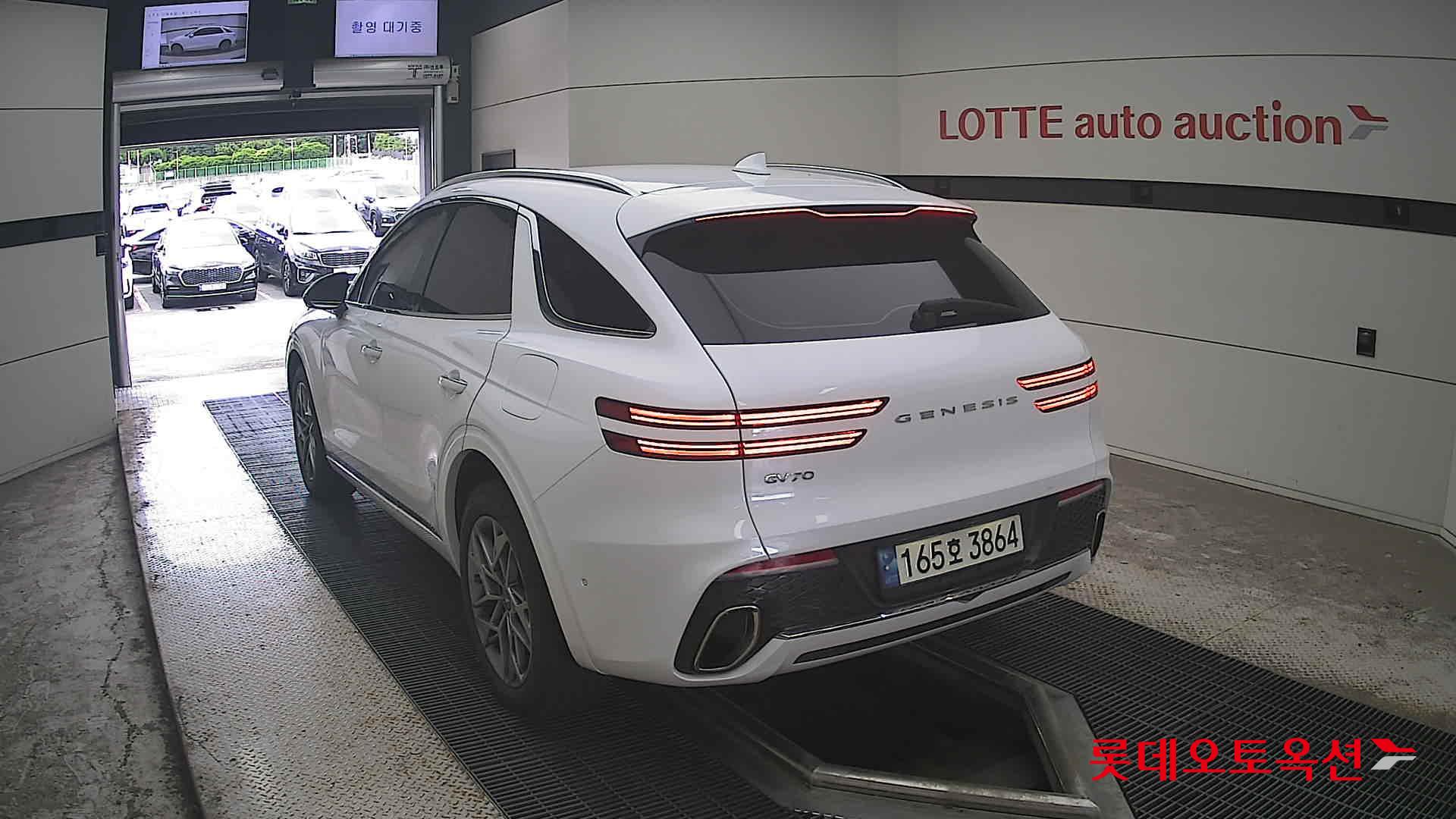 2022 - genesis gv70