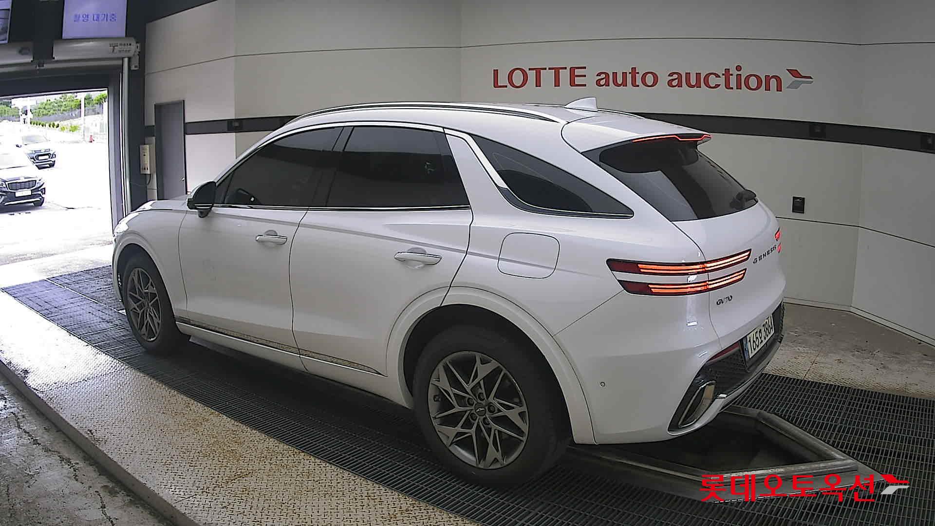 2022 - genesis gv70