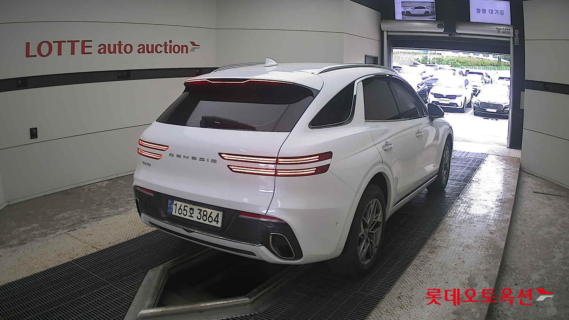 2022 - genesis gv70