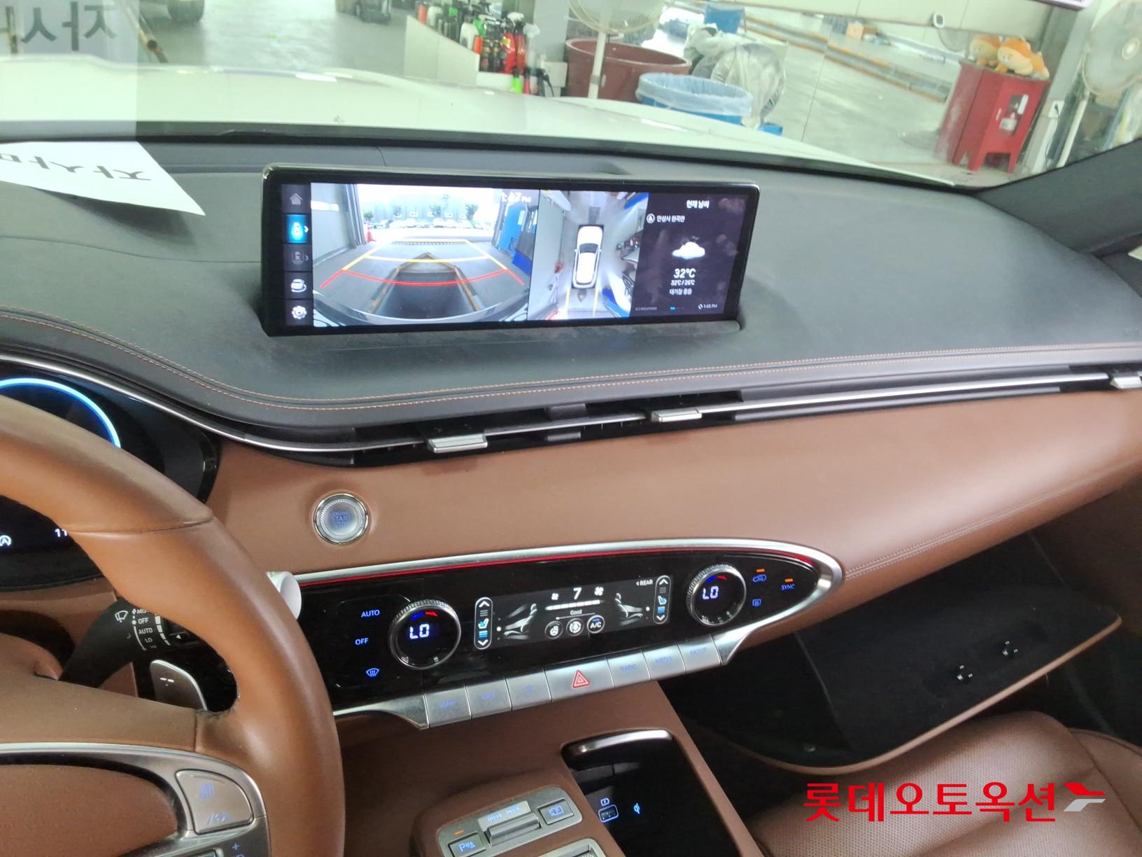 2022 - genesis gv70