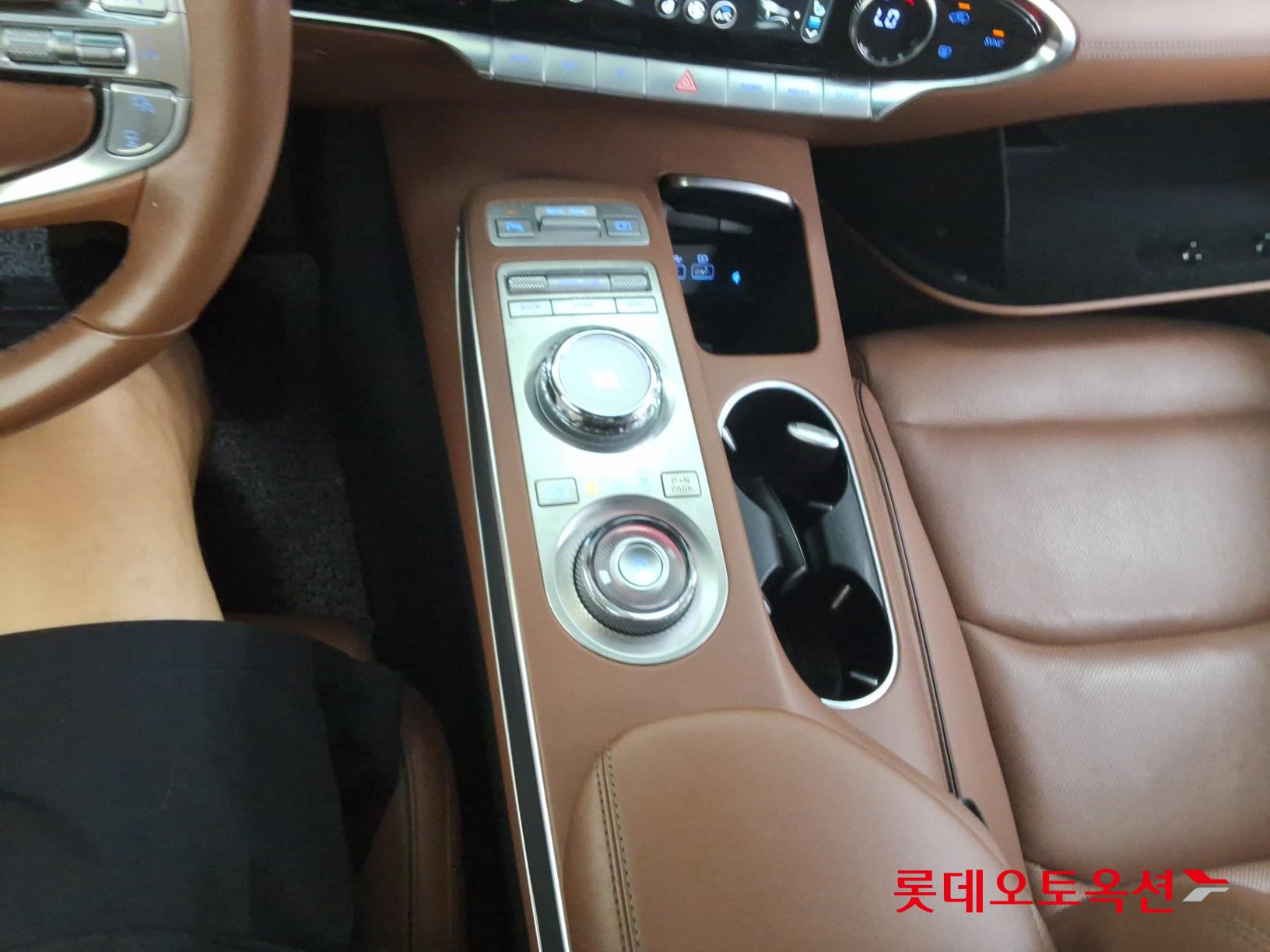 2022 - genesis gv70