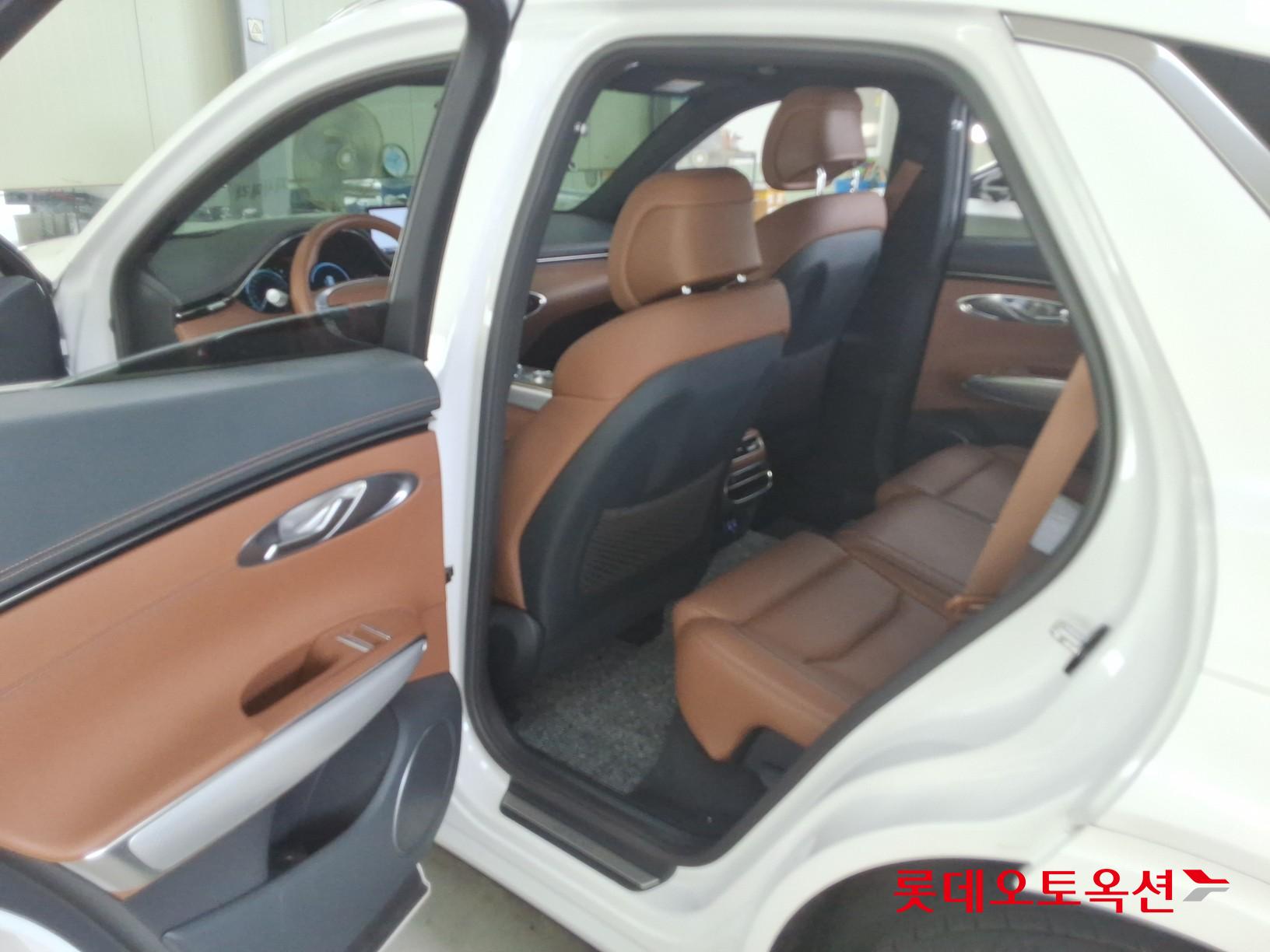 2022 - genesis gv70