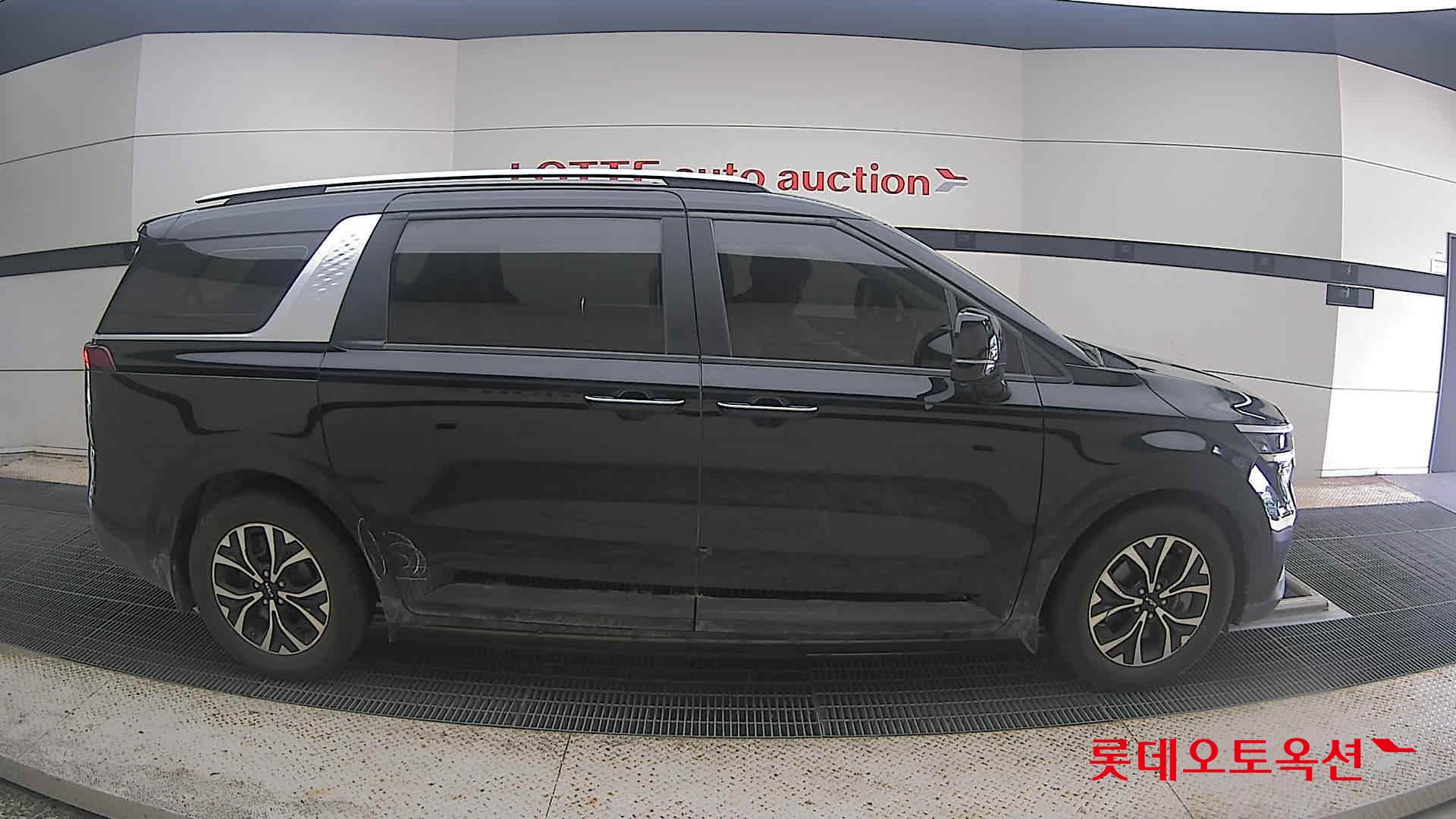 2023 - kia carnival