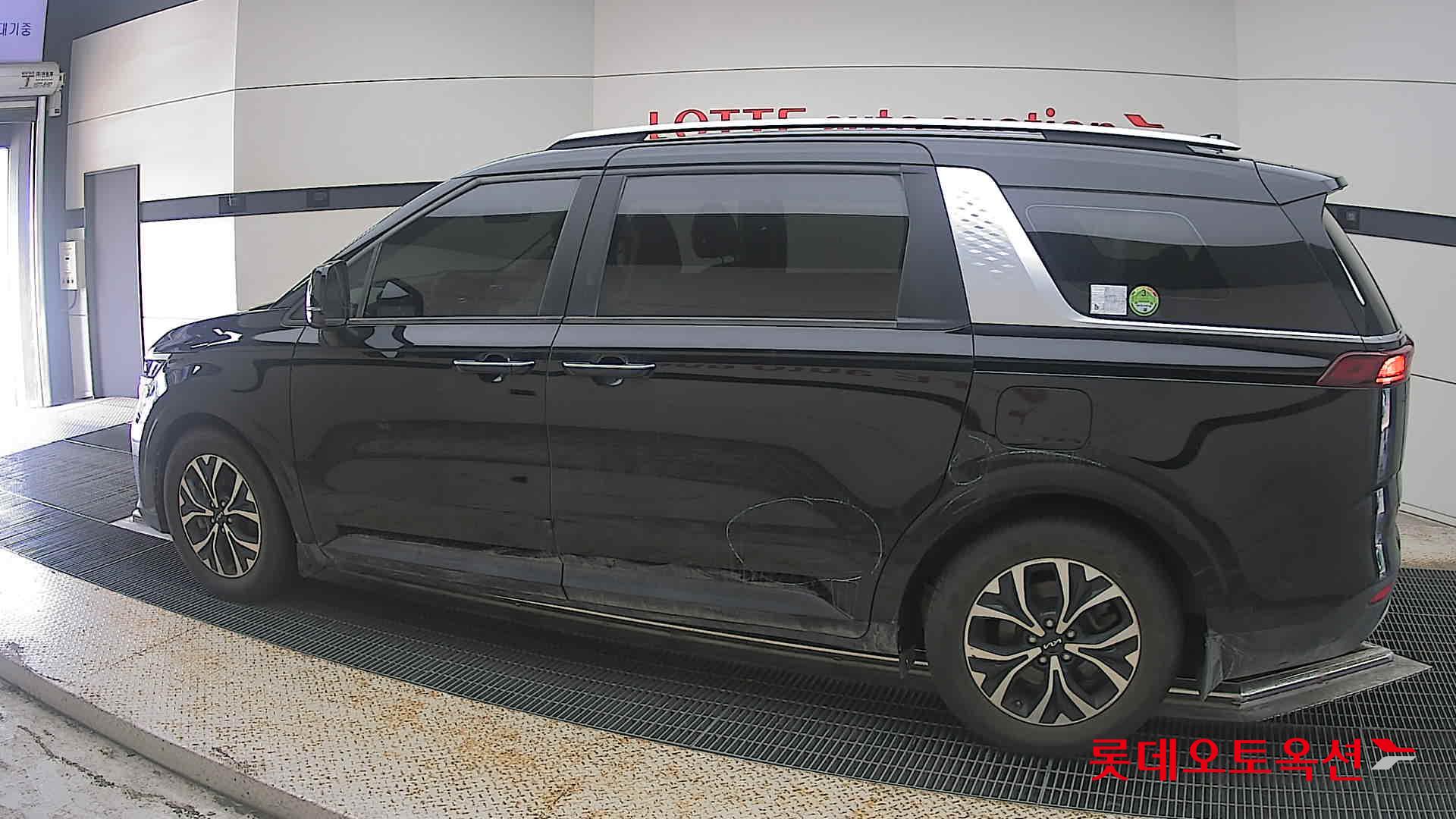 2023 - kia carnival