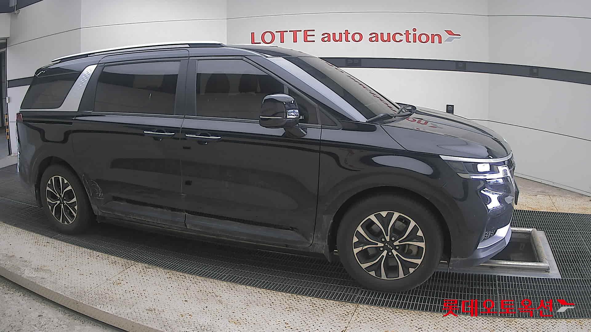 2023 - kia carnival